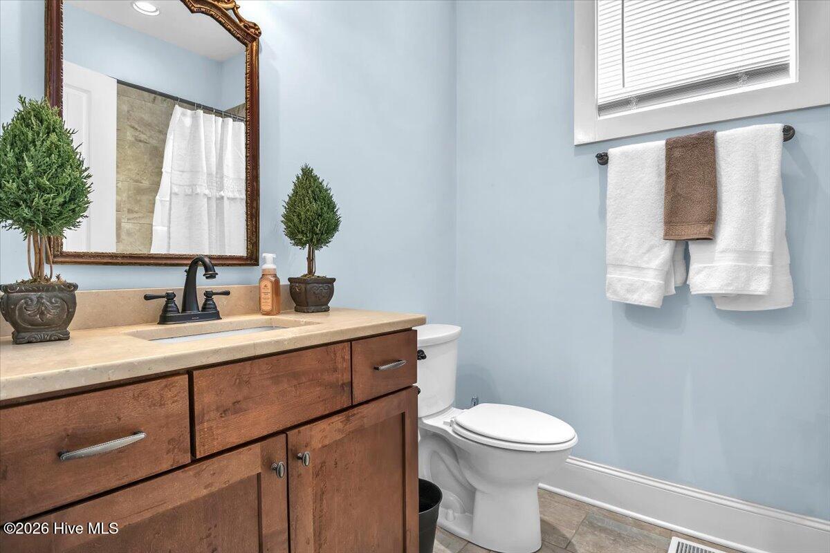 100558839 | Photo 49