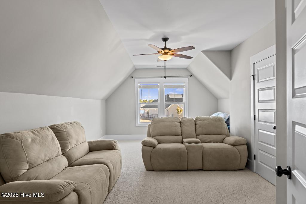 100558898 | Photo 31