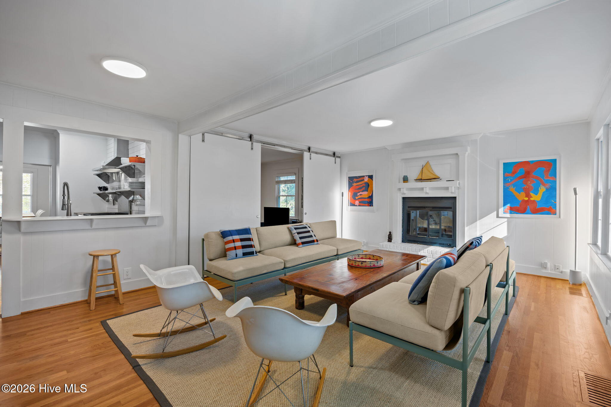 100560514 | Photo 23