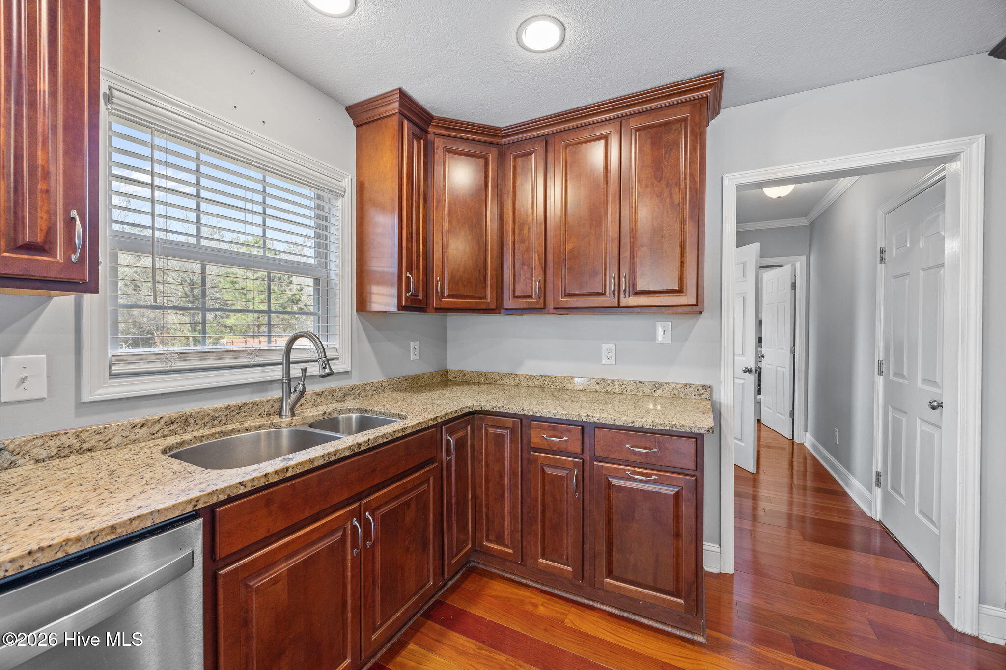 100558260 | Photo 11