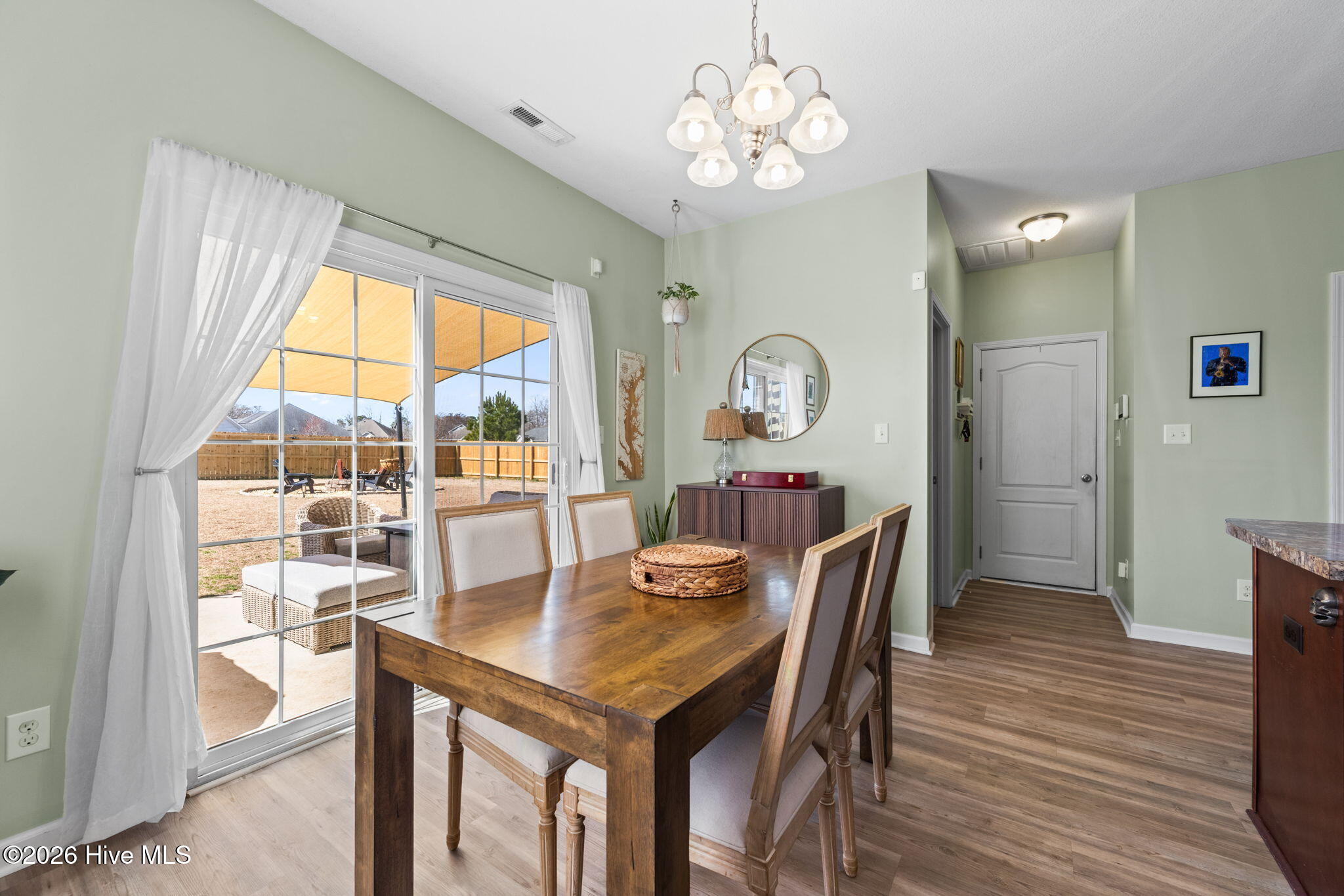 100557328 | Photo 13