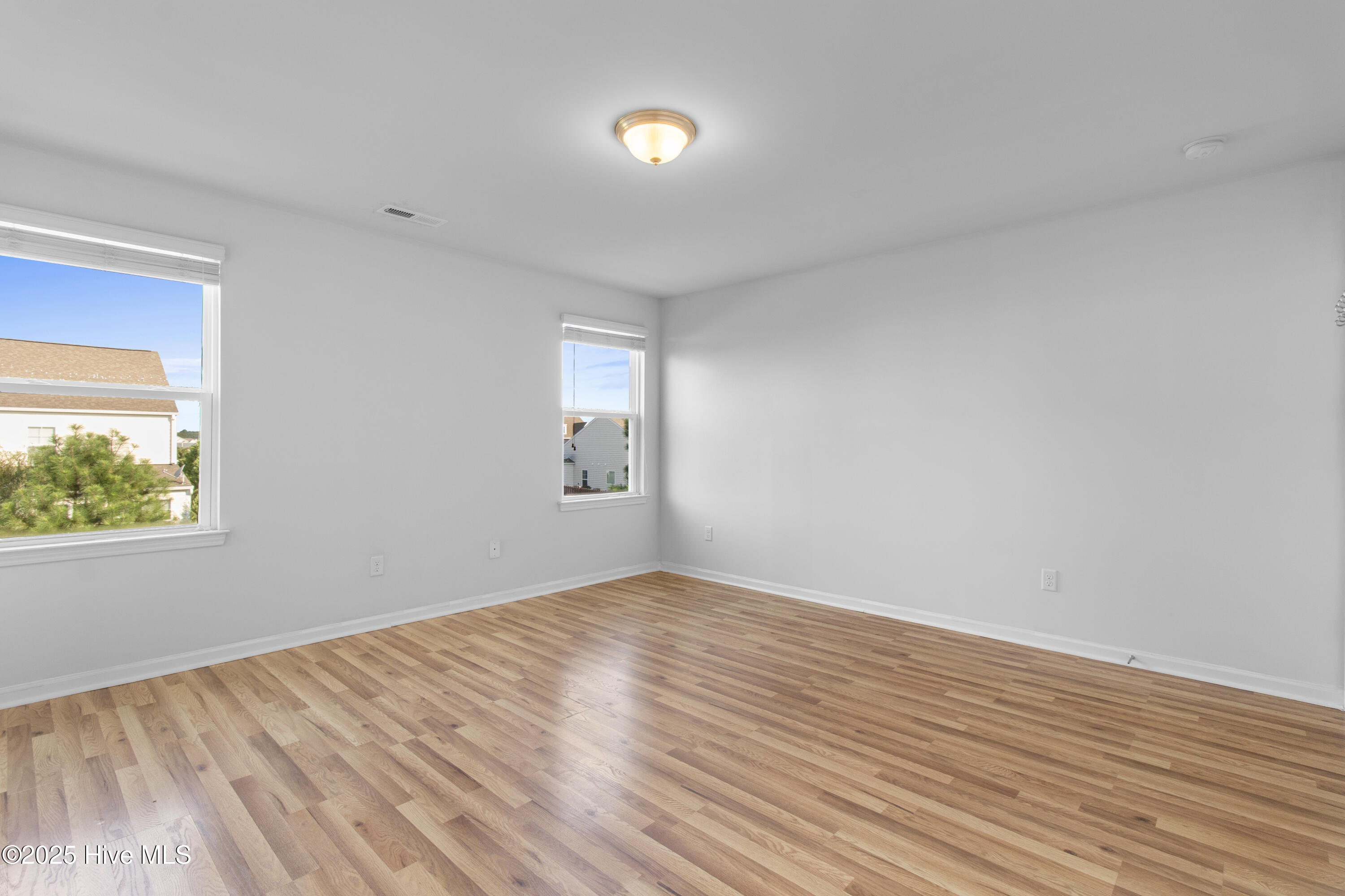 100525996 | Photo 27