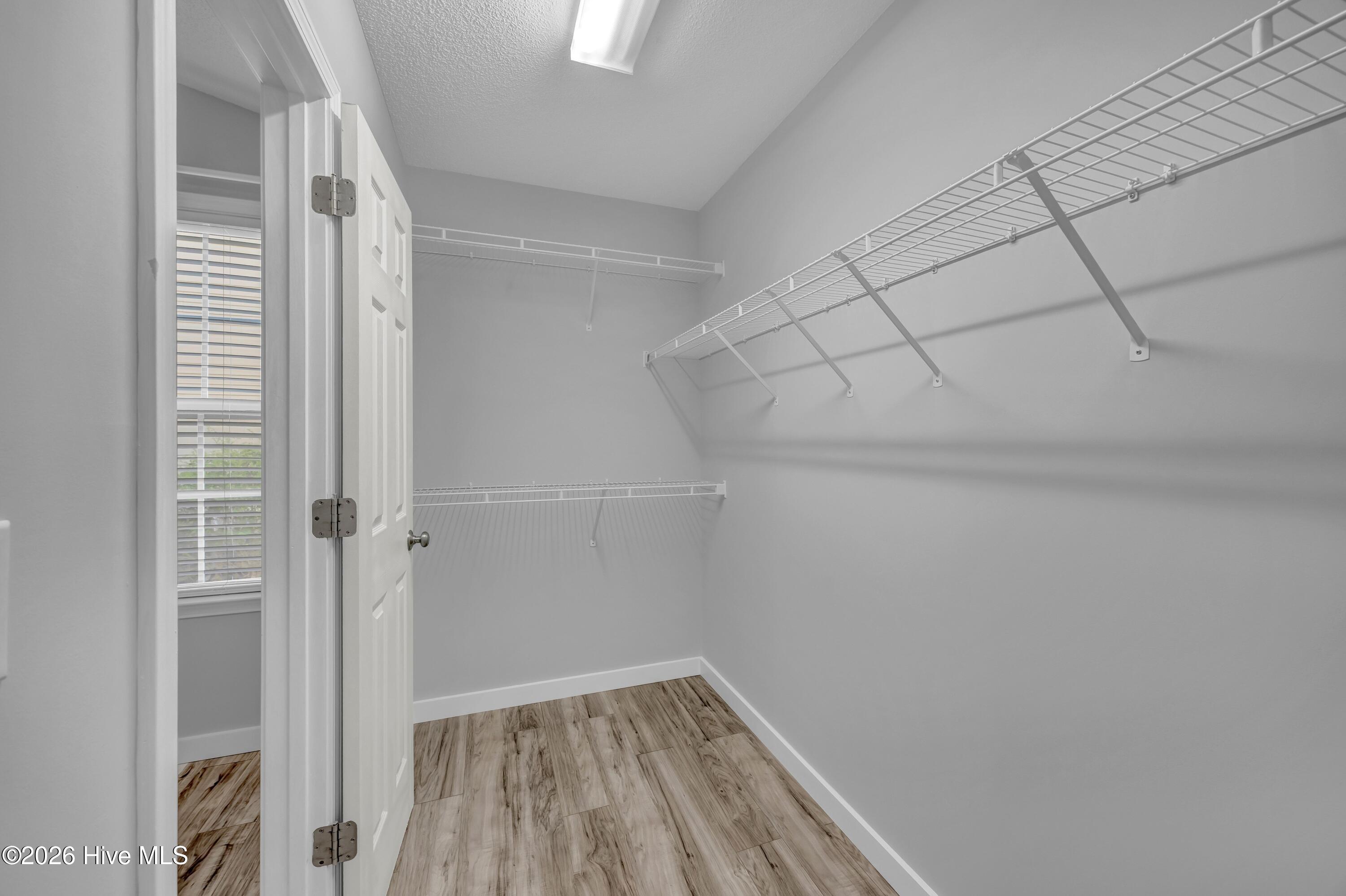 100560995 | Photo 17