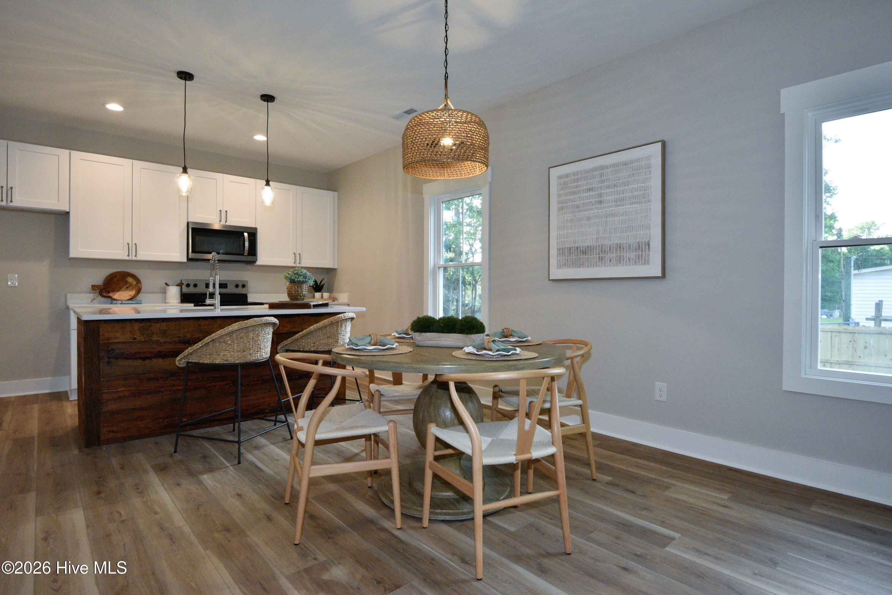 100569320 | Photo 16