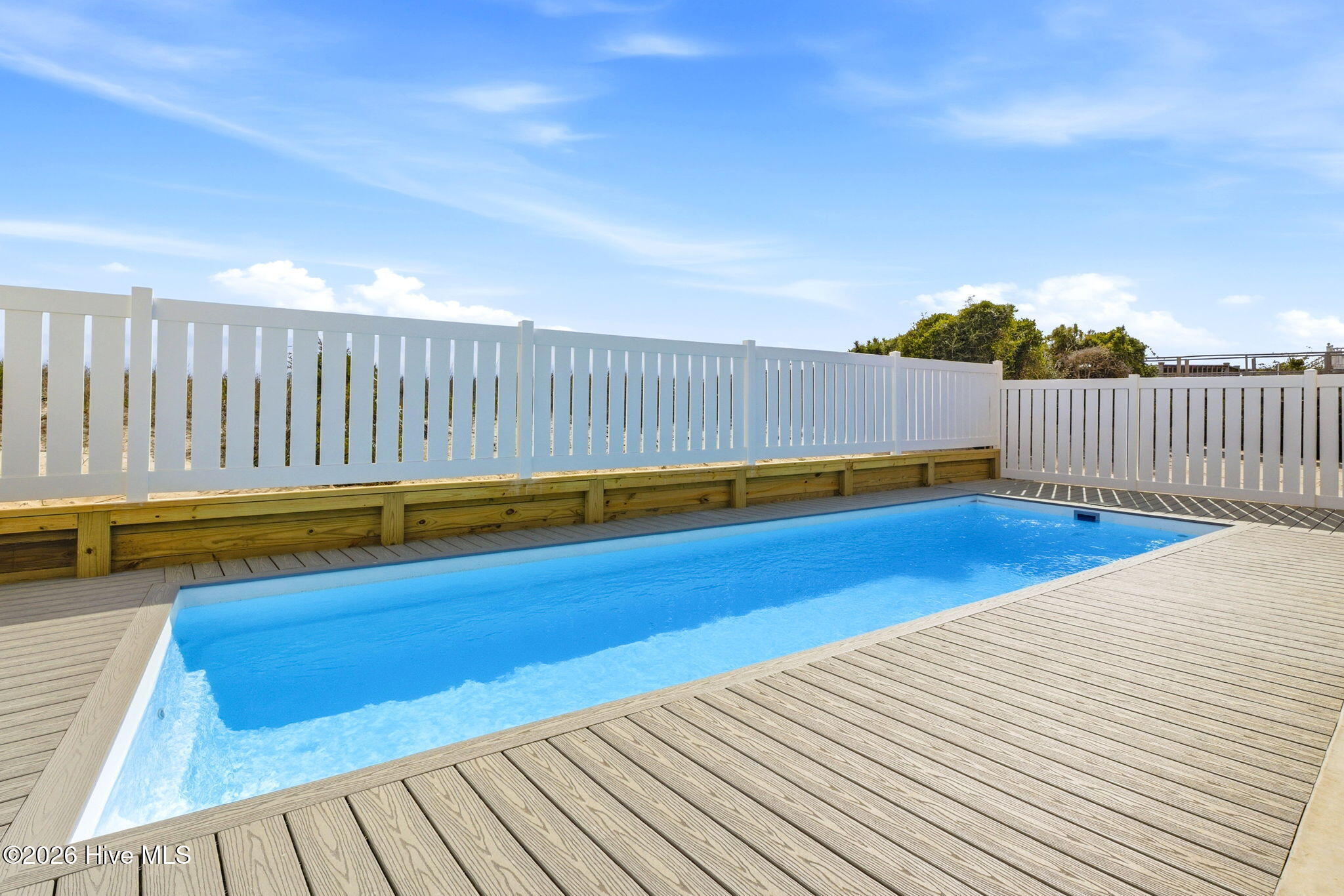 100564673 | Photo 56