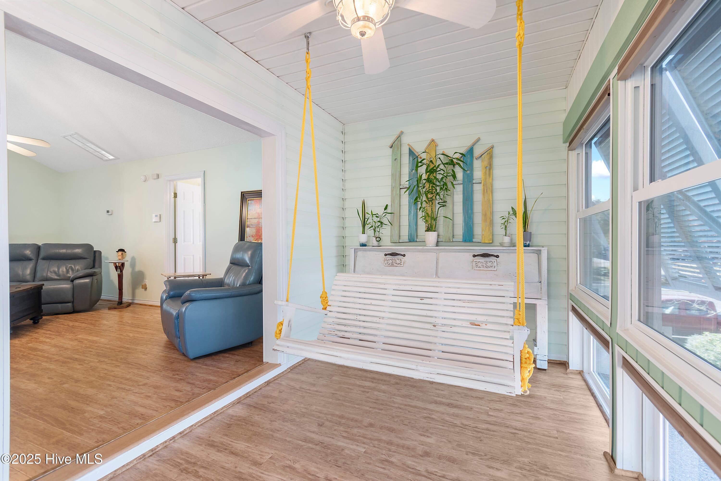 100542990 | Photo 13