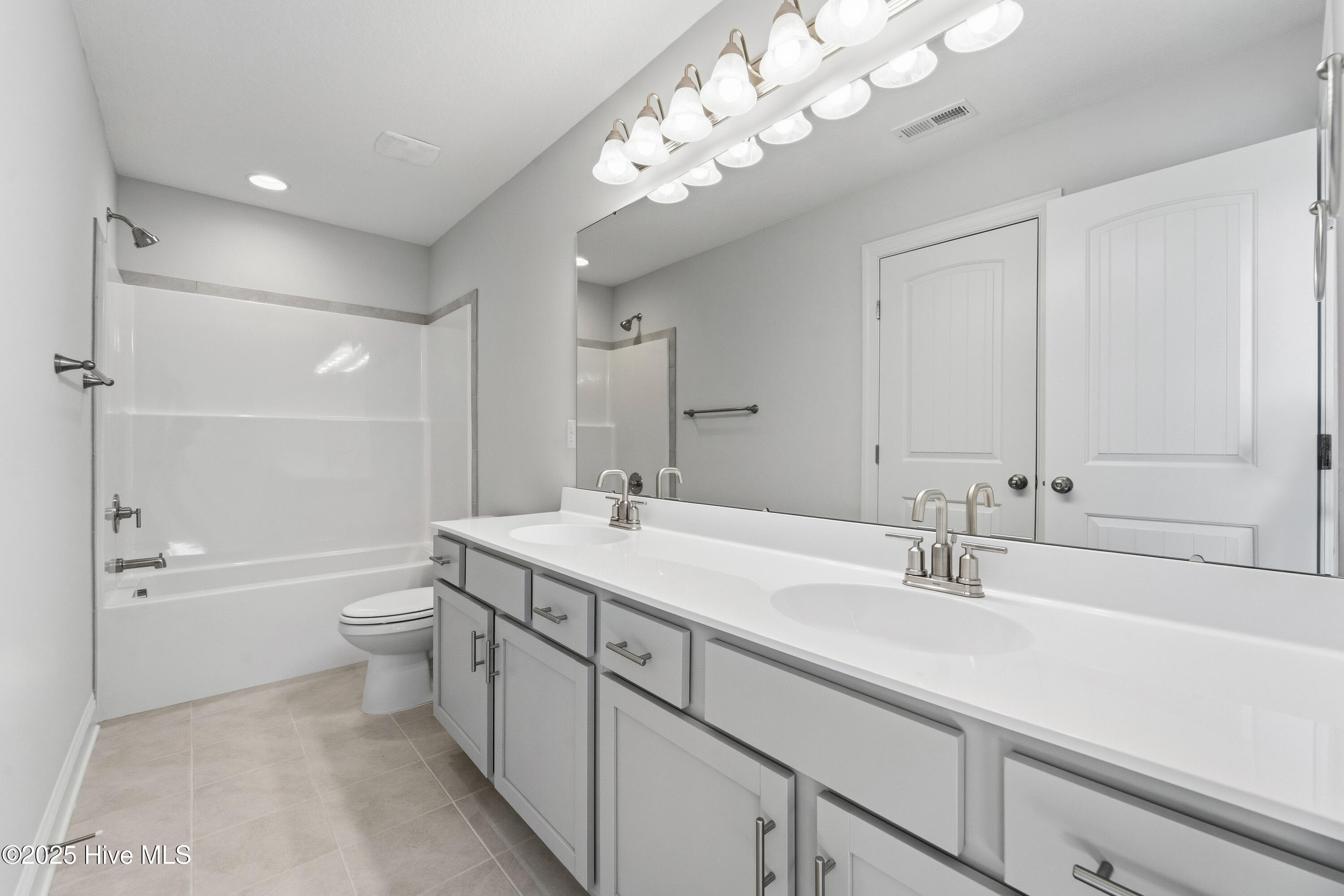 100507195 | Photo 25