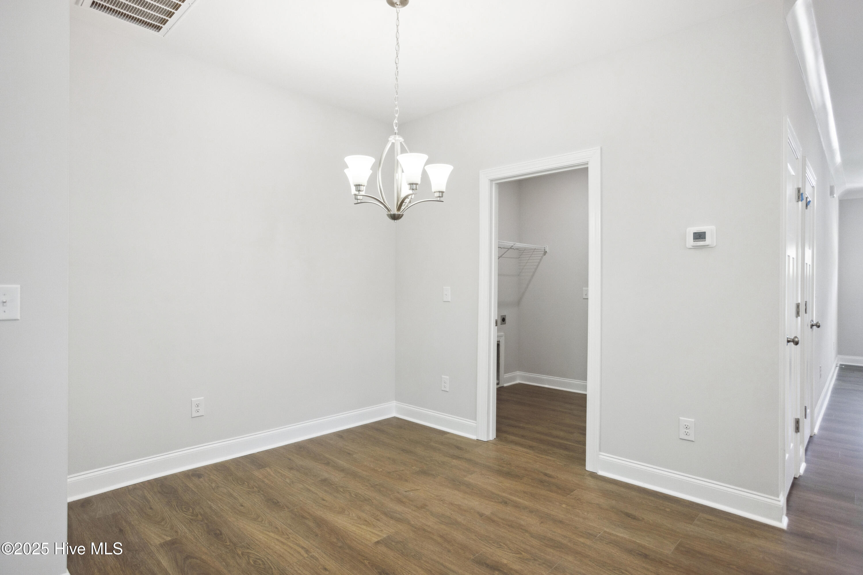 100543371 | Photo 10