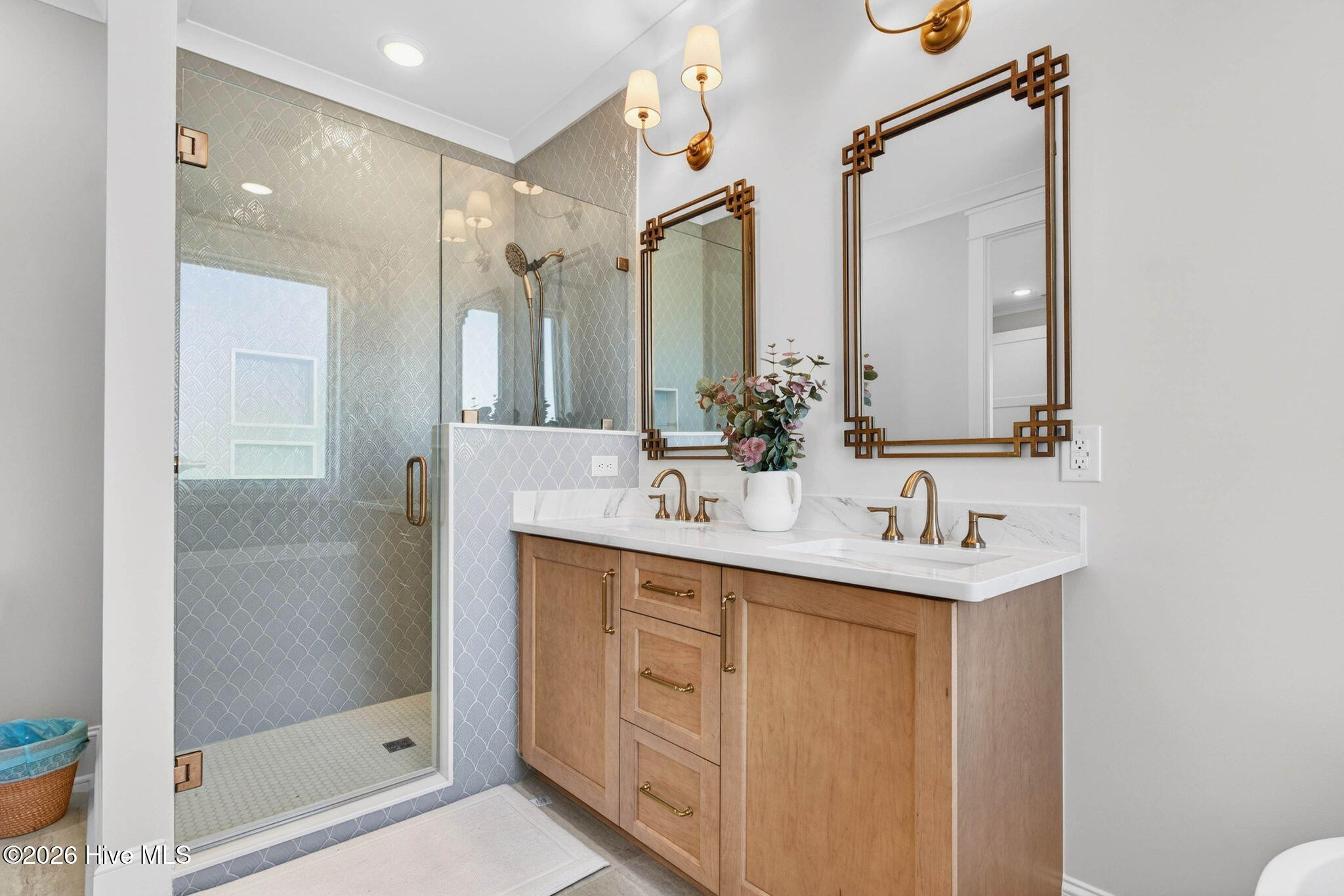 100570262 | Photo 29