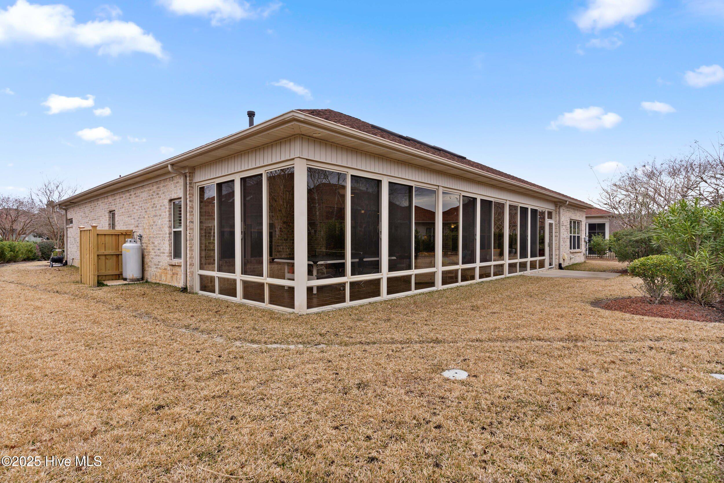 100543015 | Photo 49