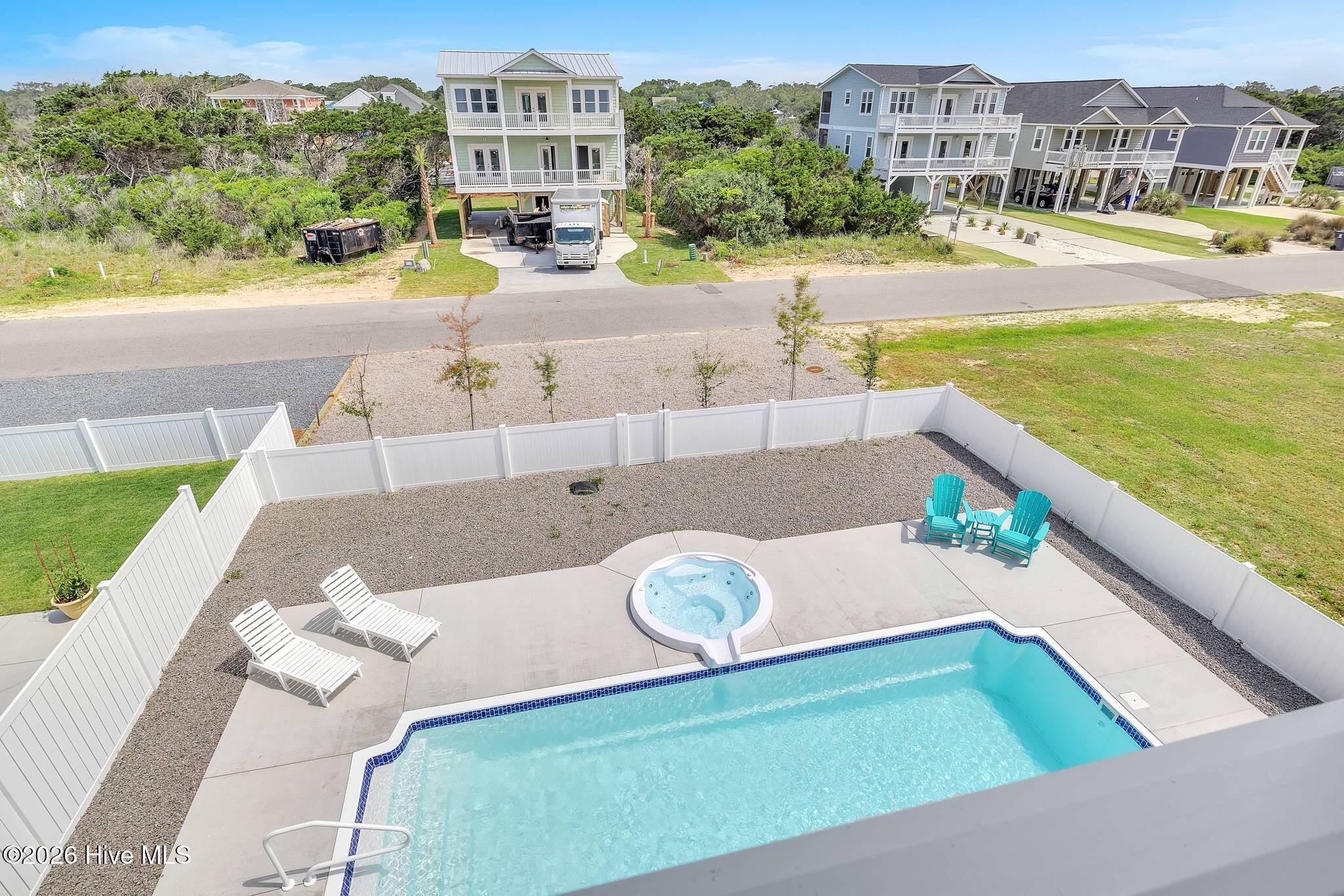 100558345 | Photo 114