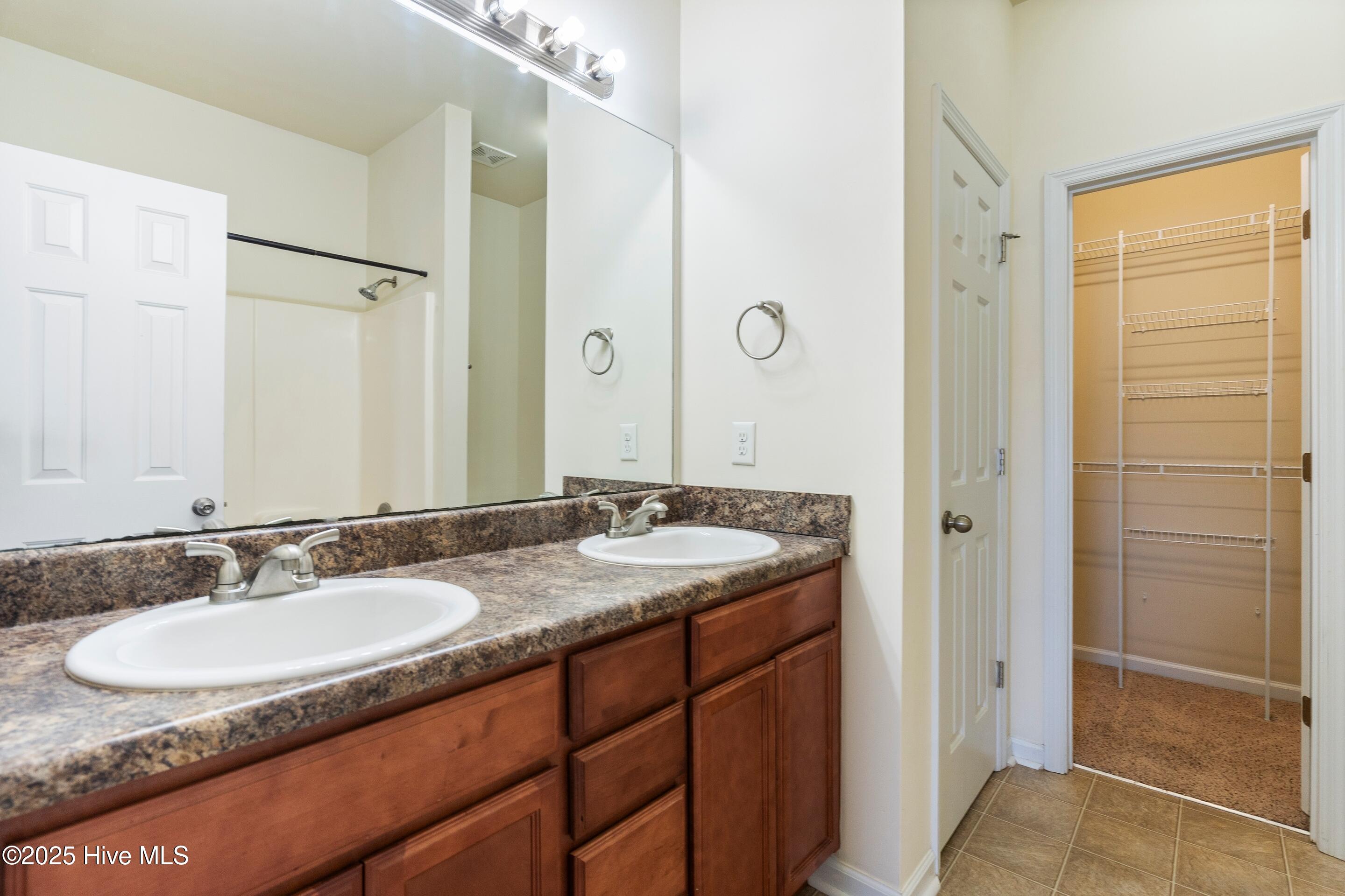 100525972 | Photo 27