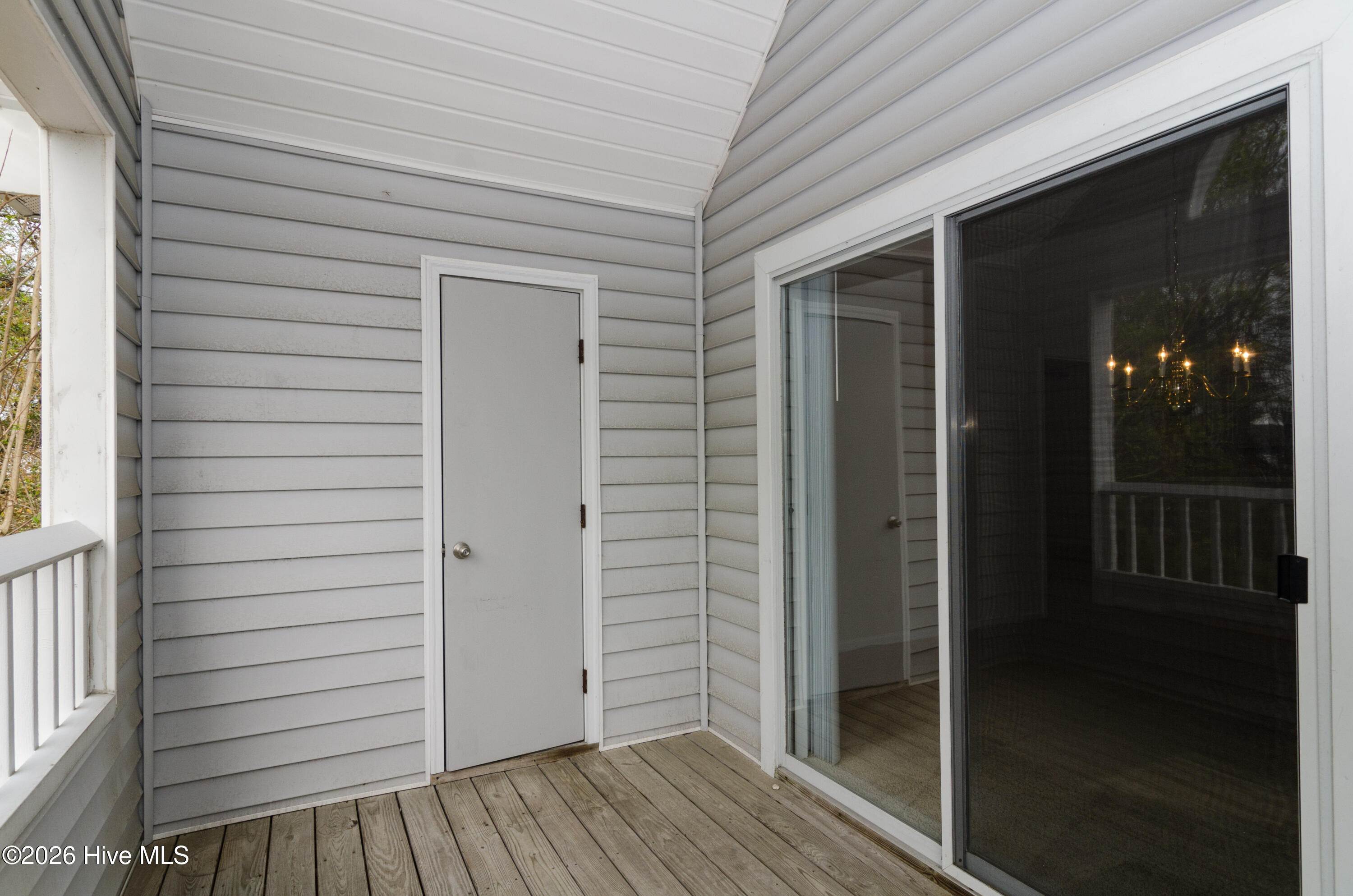 100564774 | Photo 16