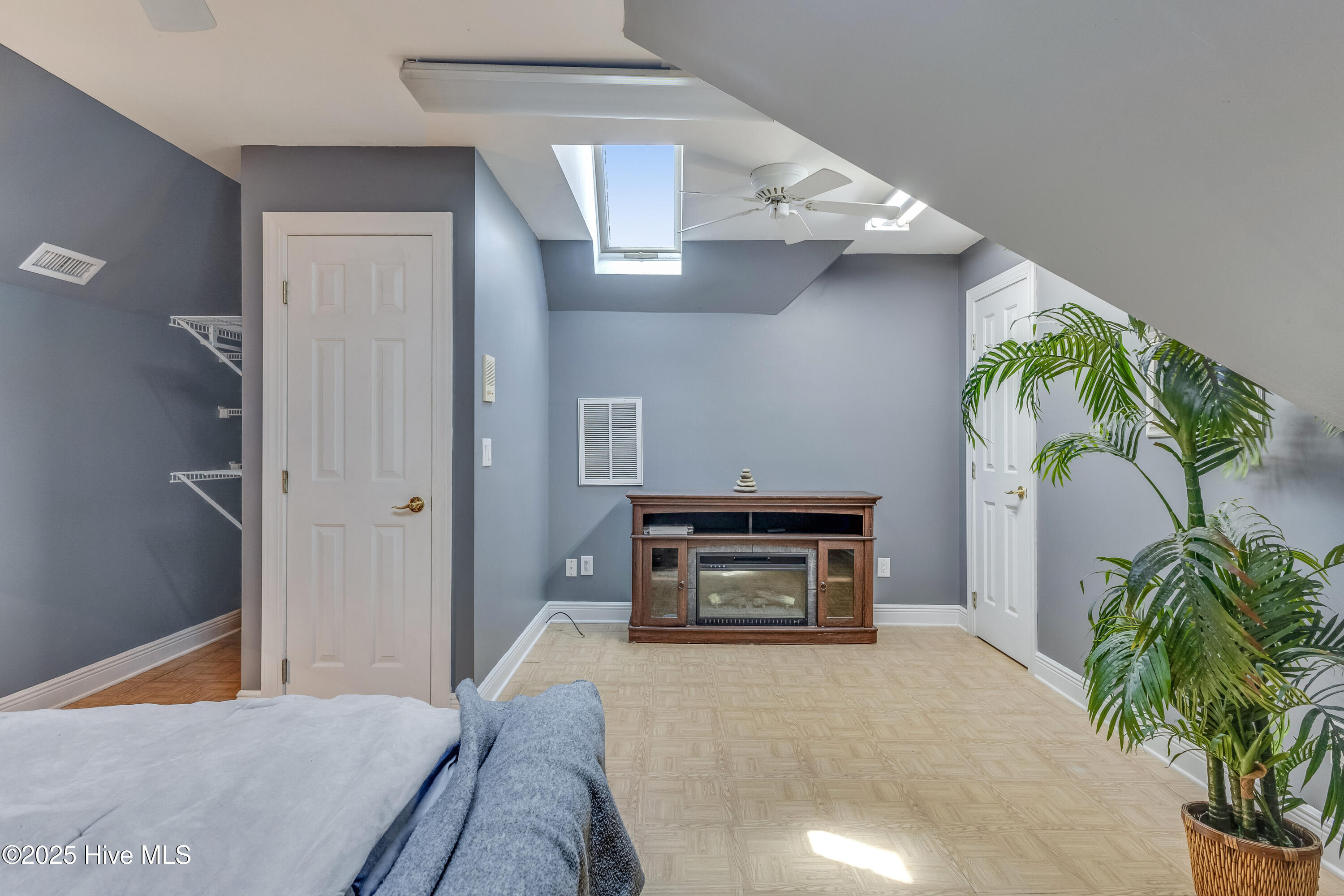 100517619 | Photo 52