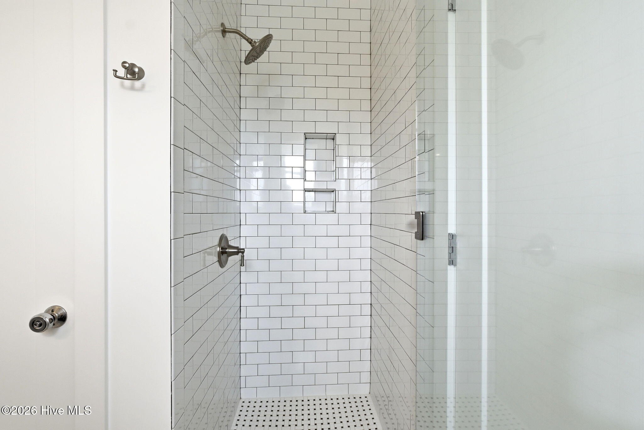 100564360 | Photo 19