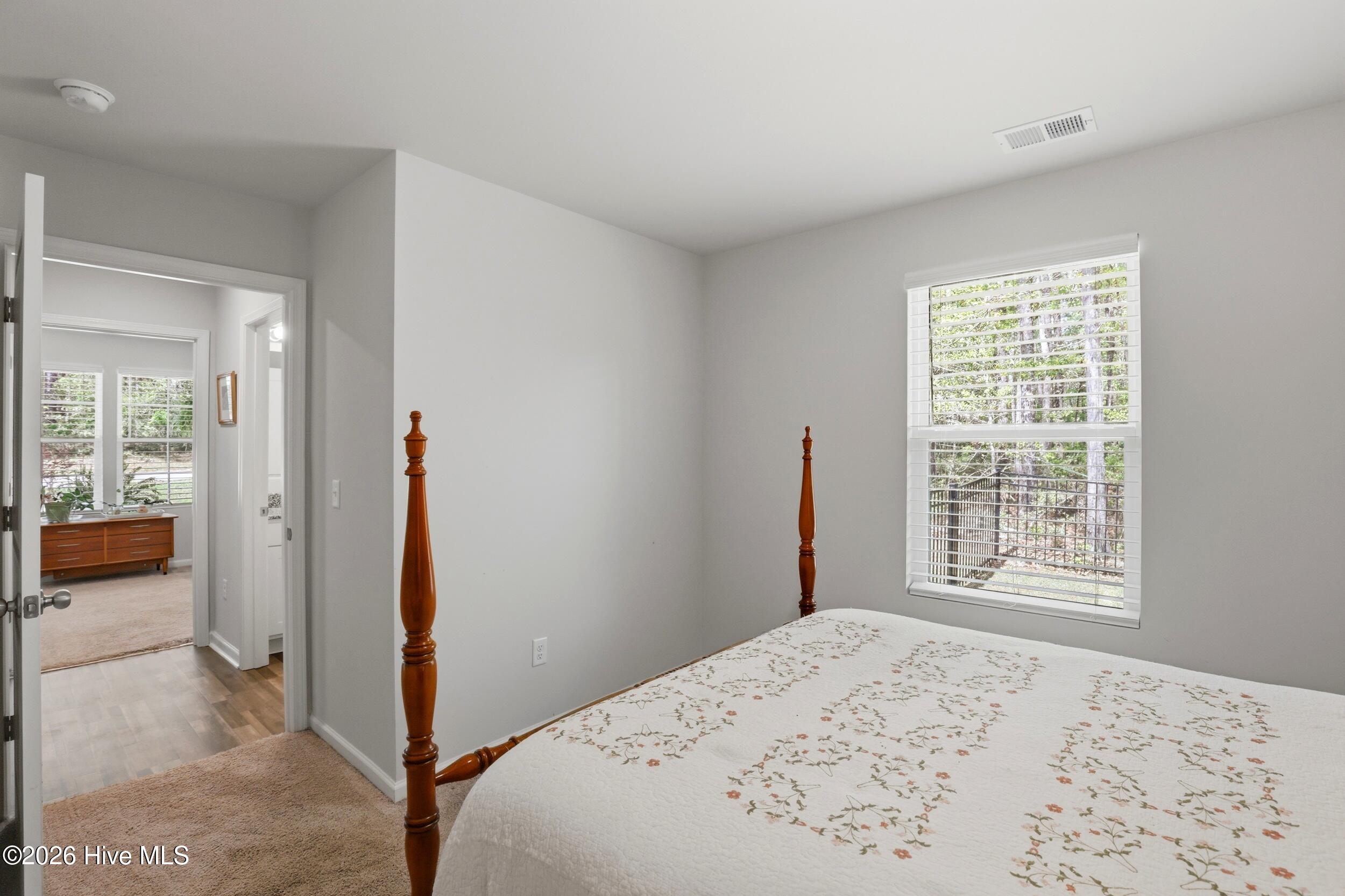 100565948 | Photo 28