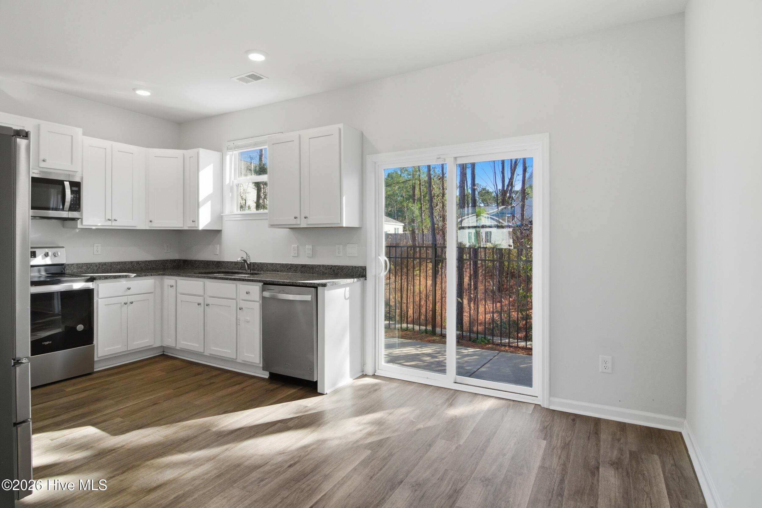 100551799 | Photo 10