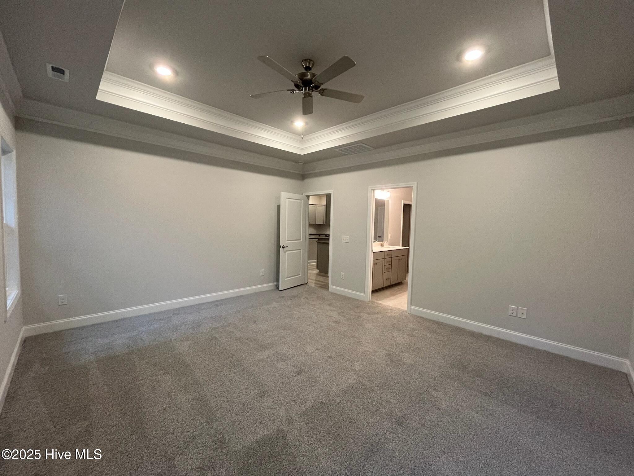 100545325 | Photo 19