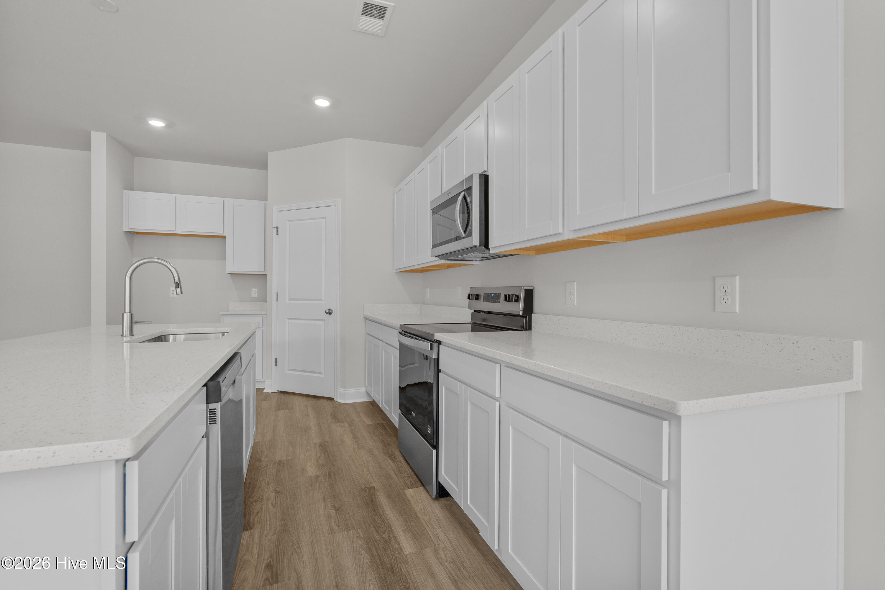 100554754 | Photo 18