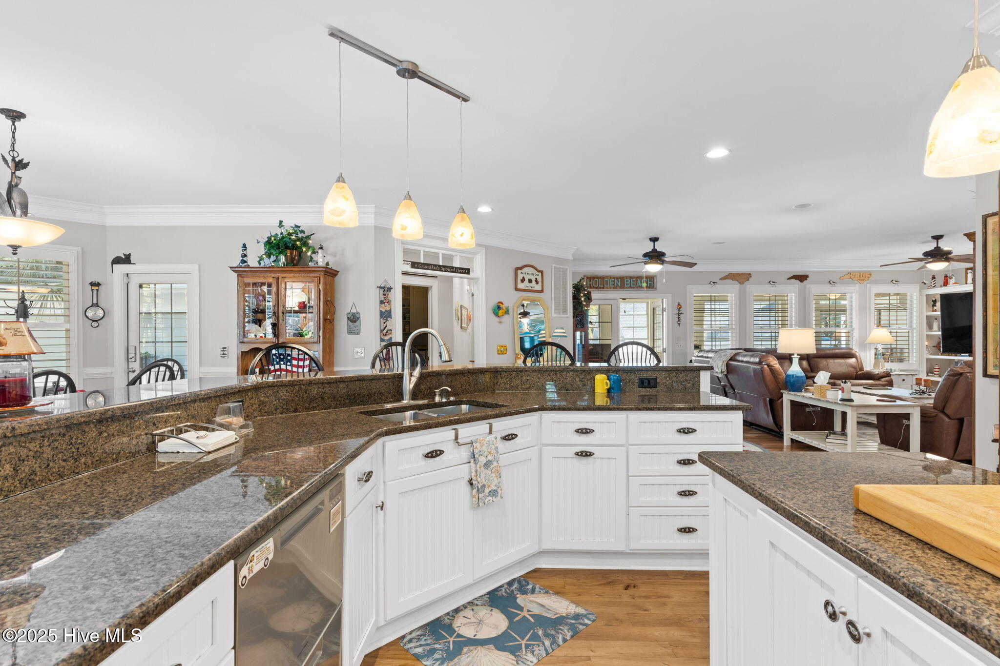 100544060 | Photo 19