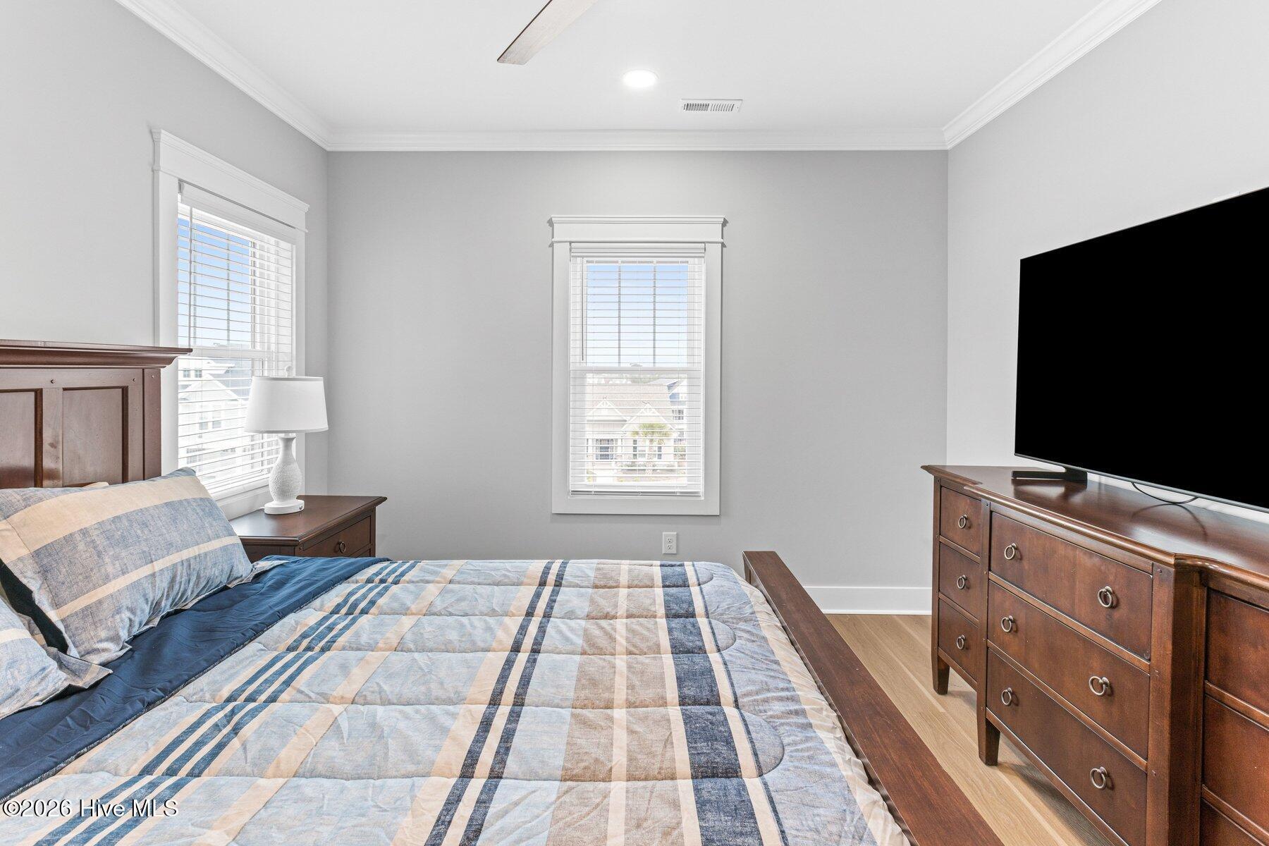 100558879 | Photo 34