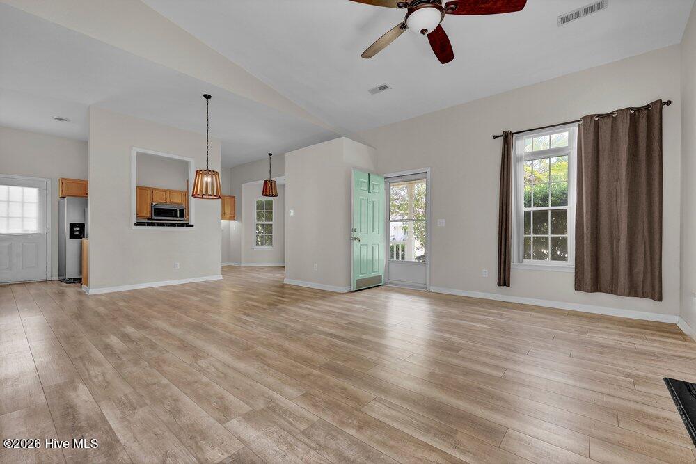 100552082 | Photo 10