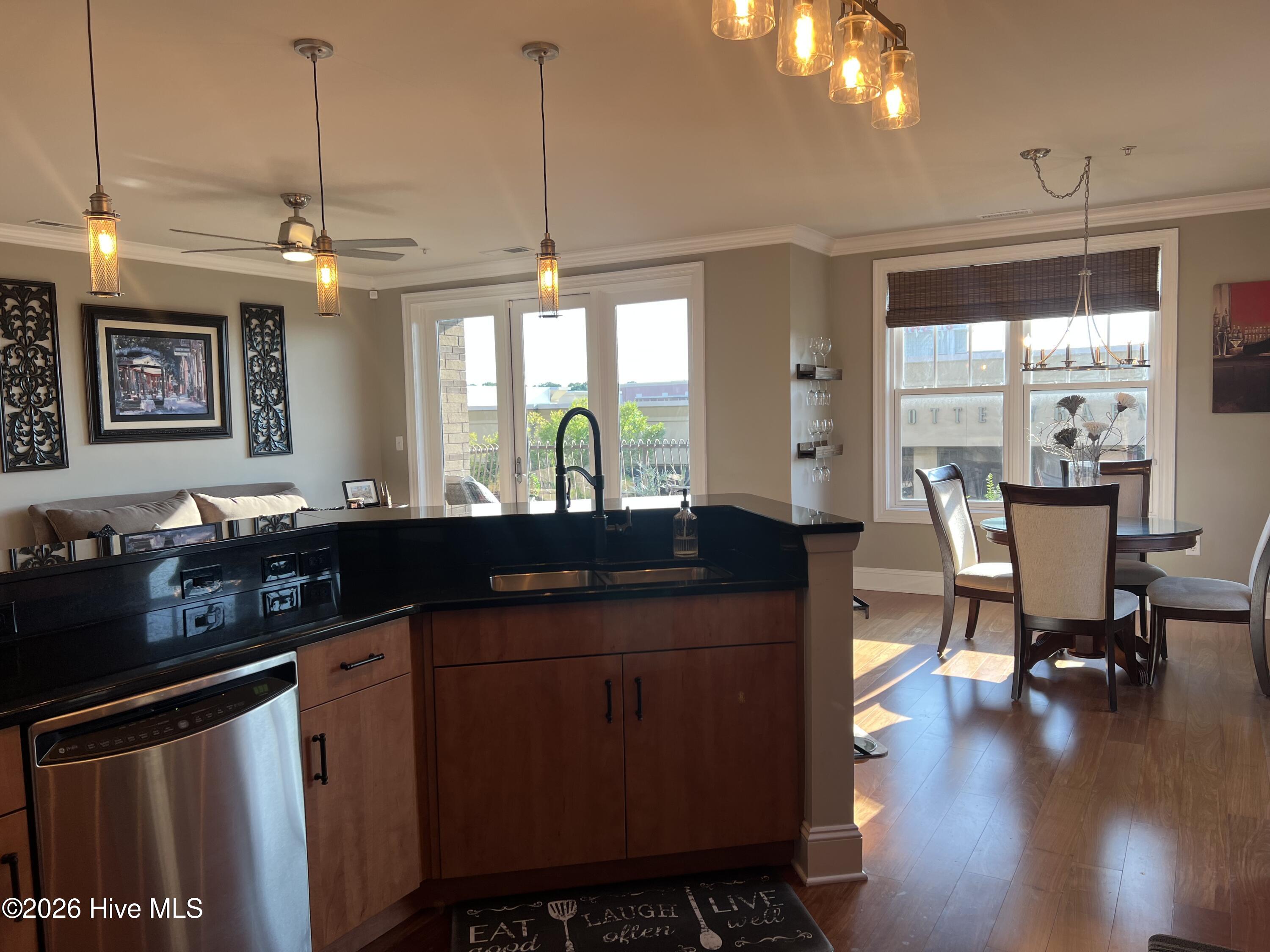 100565010 | Photo 15