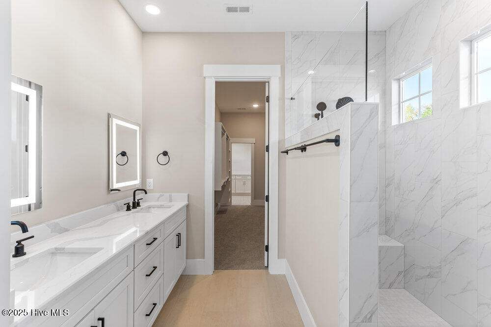 100541579 | Photo 14