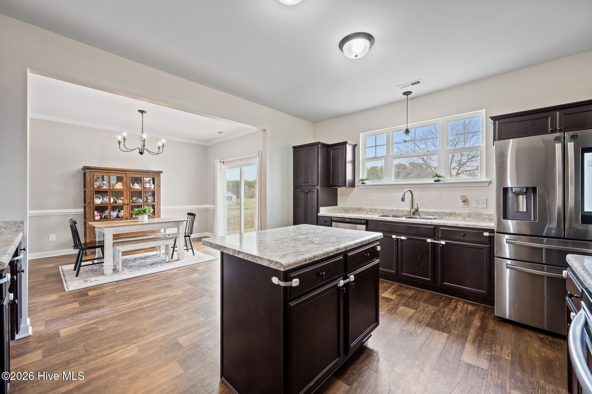 100557643 | Photo 17