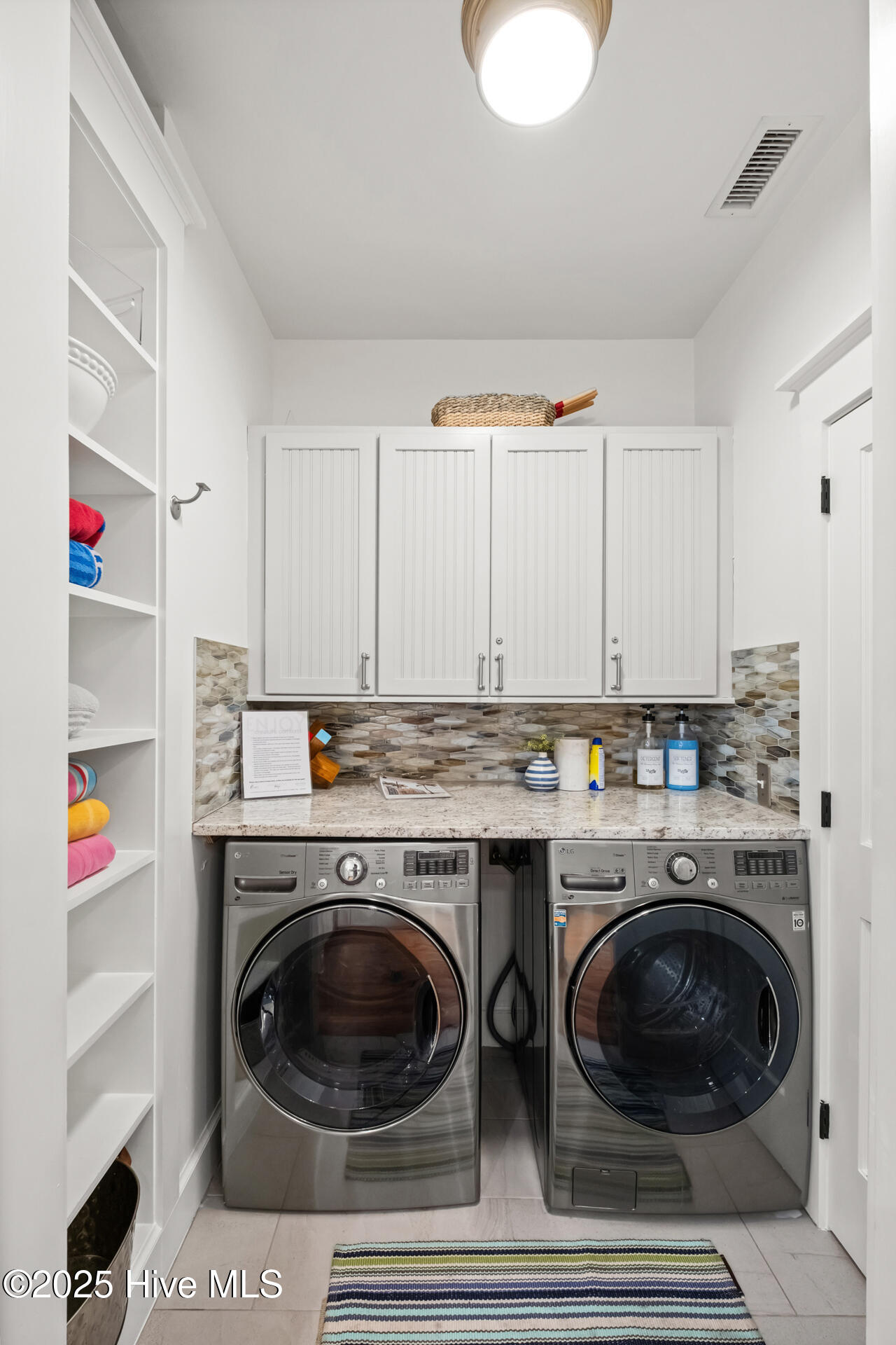 100534470 | Photo 11