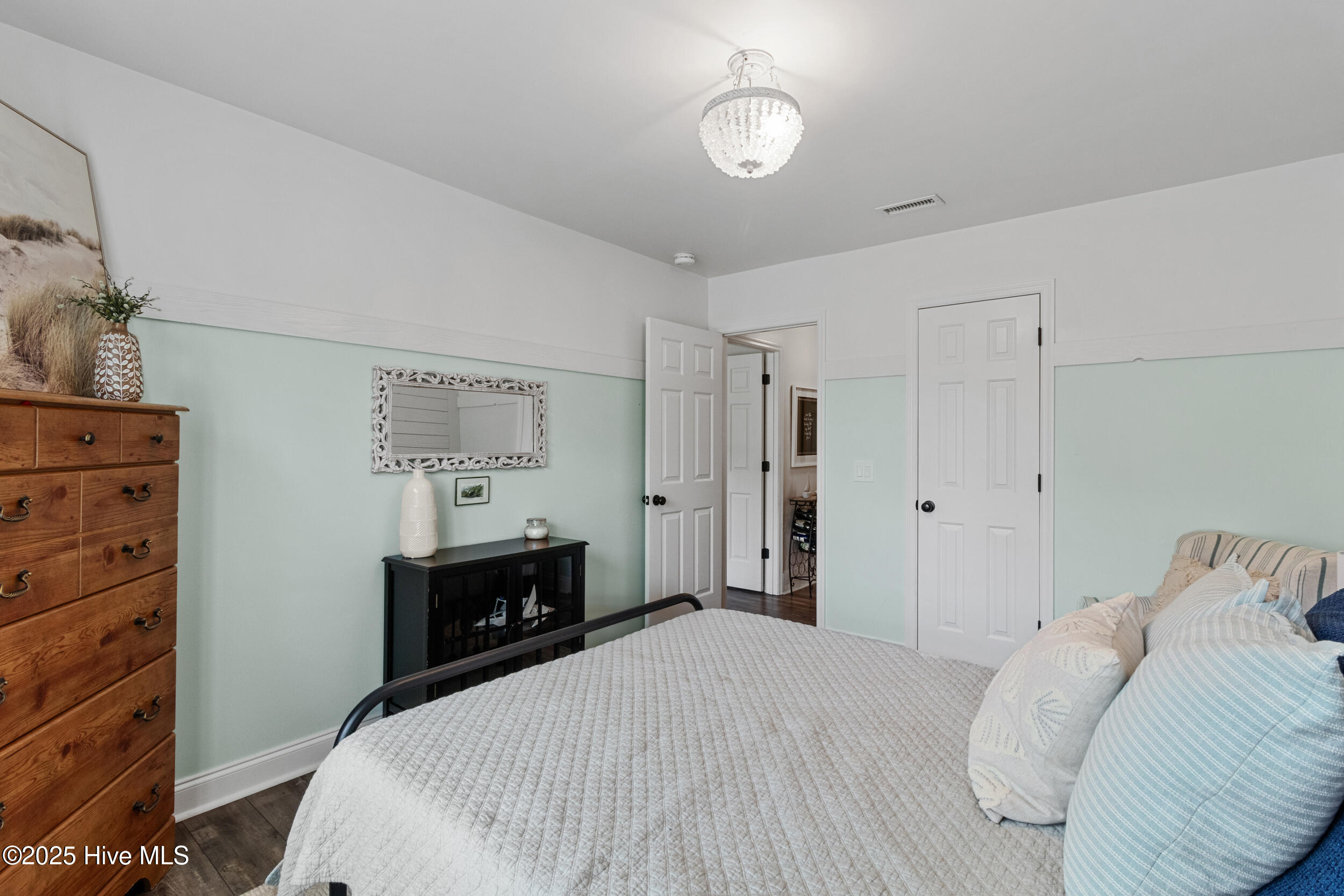 100552310 | Photo 24