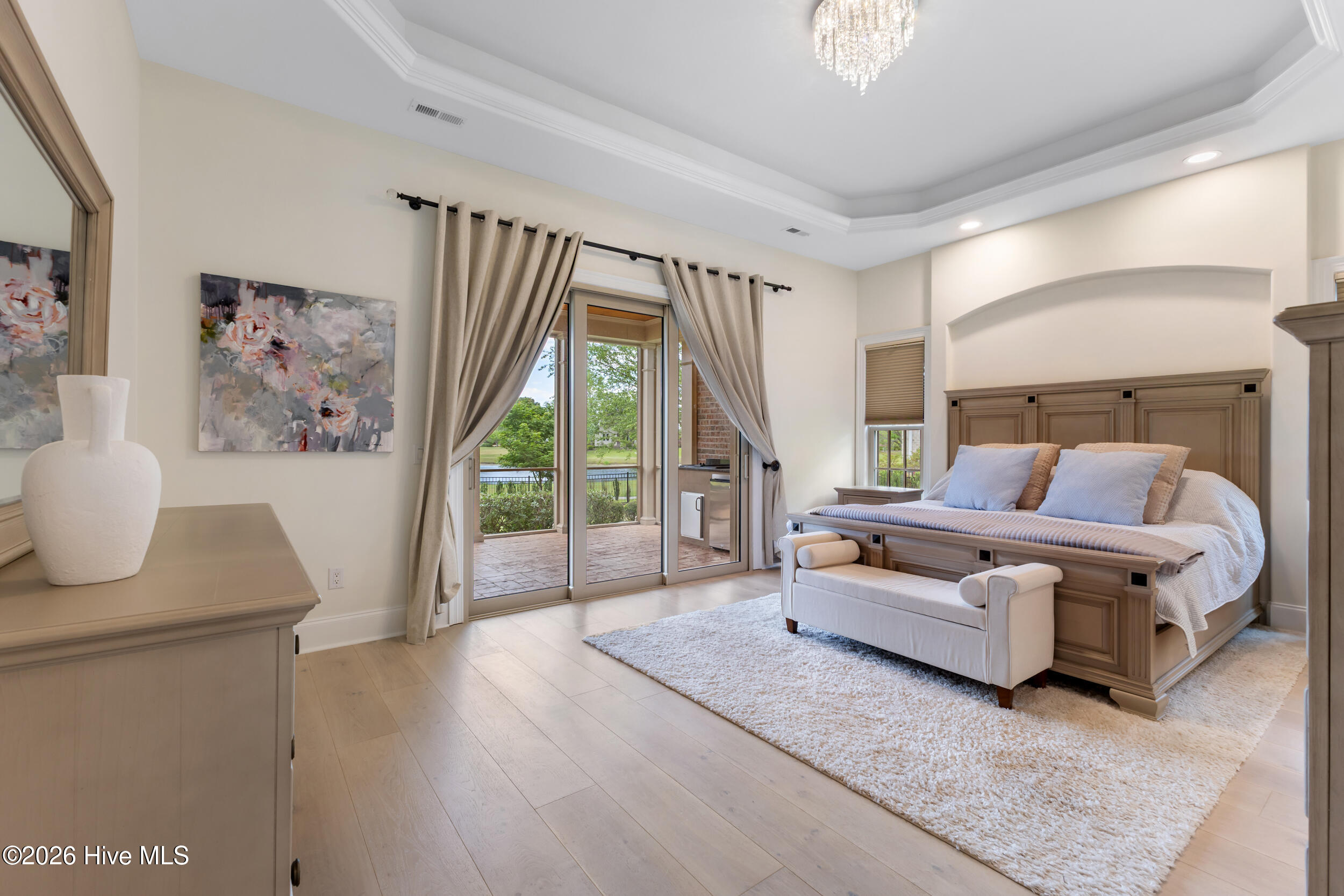 100567857 | Photo 18