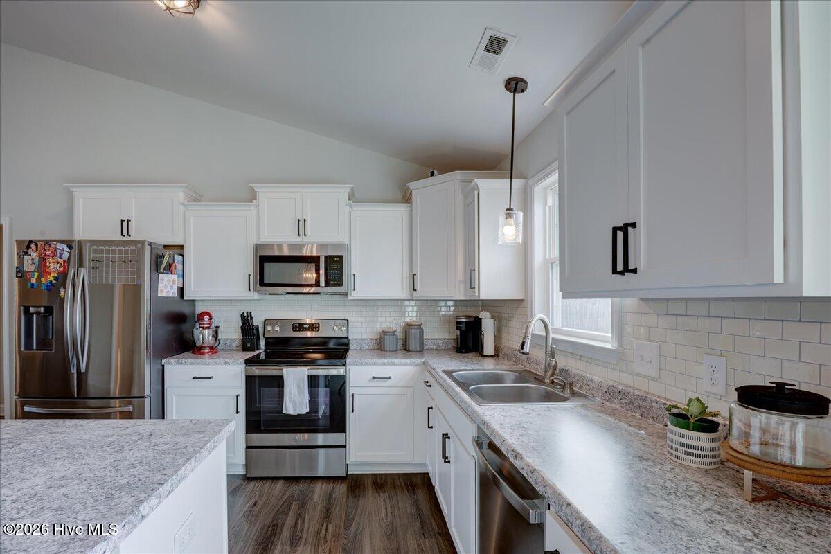 100569767 | Photo 14