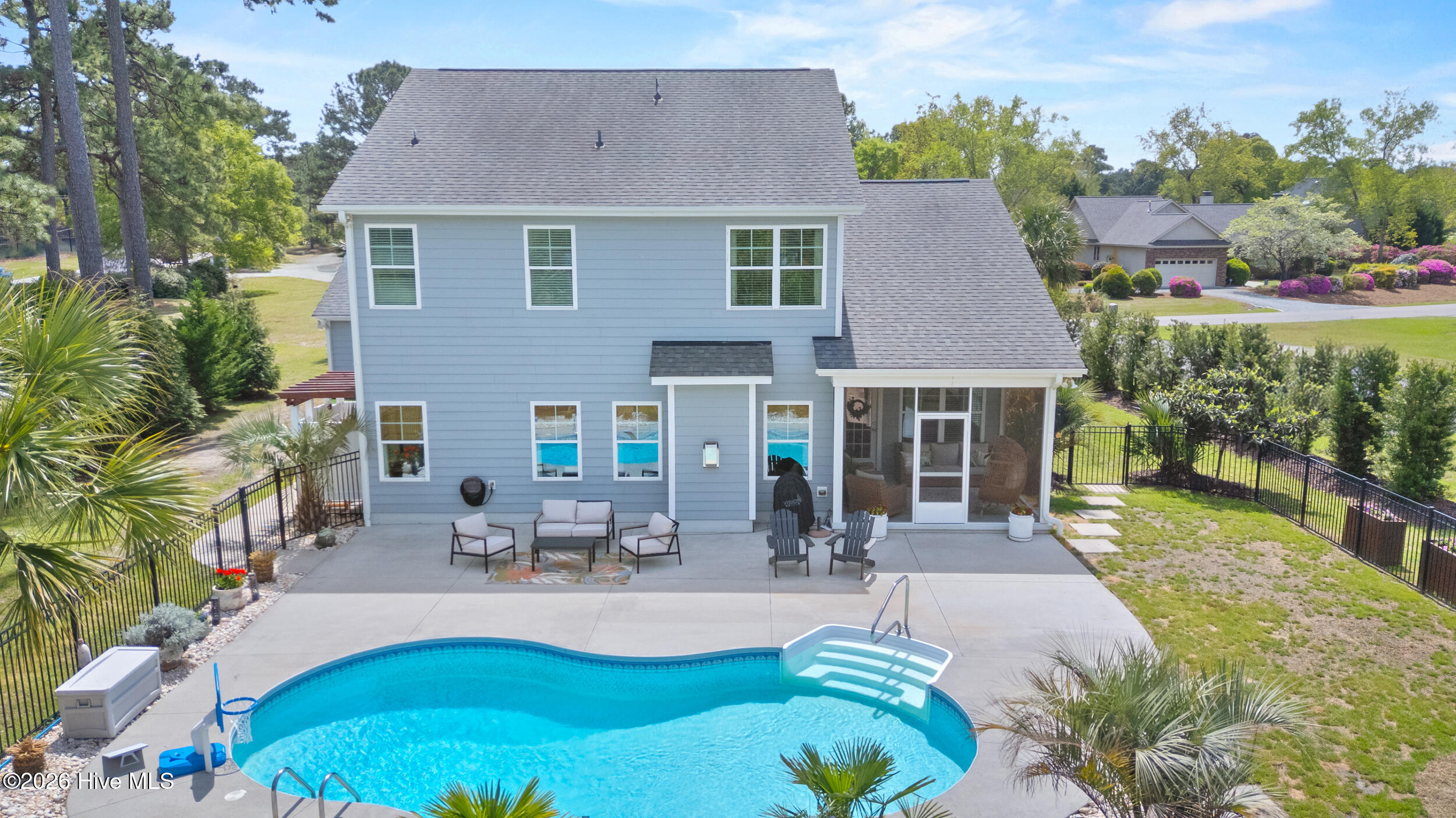 100565893 | Photo 46