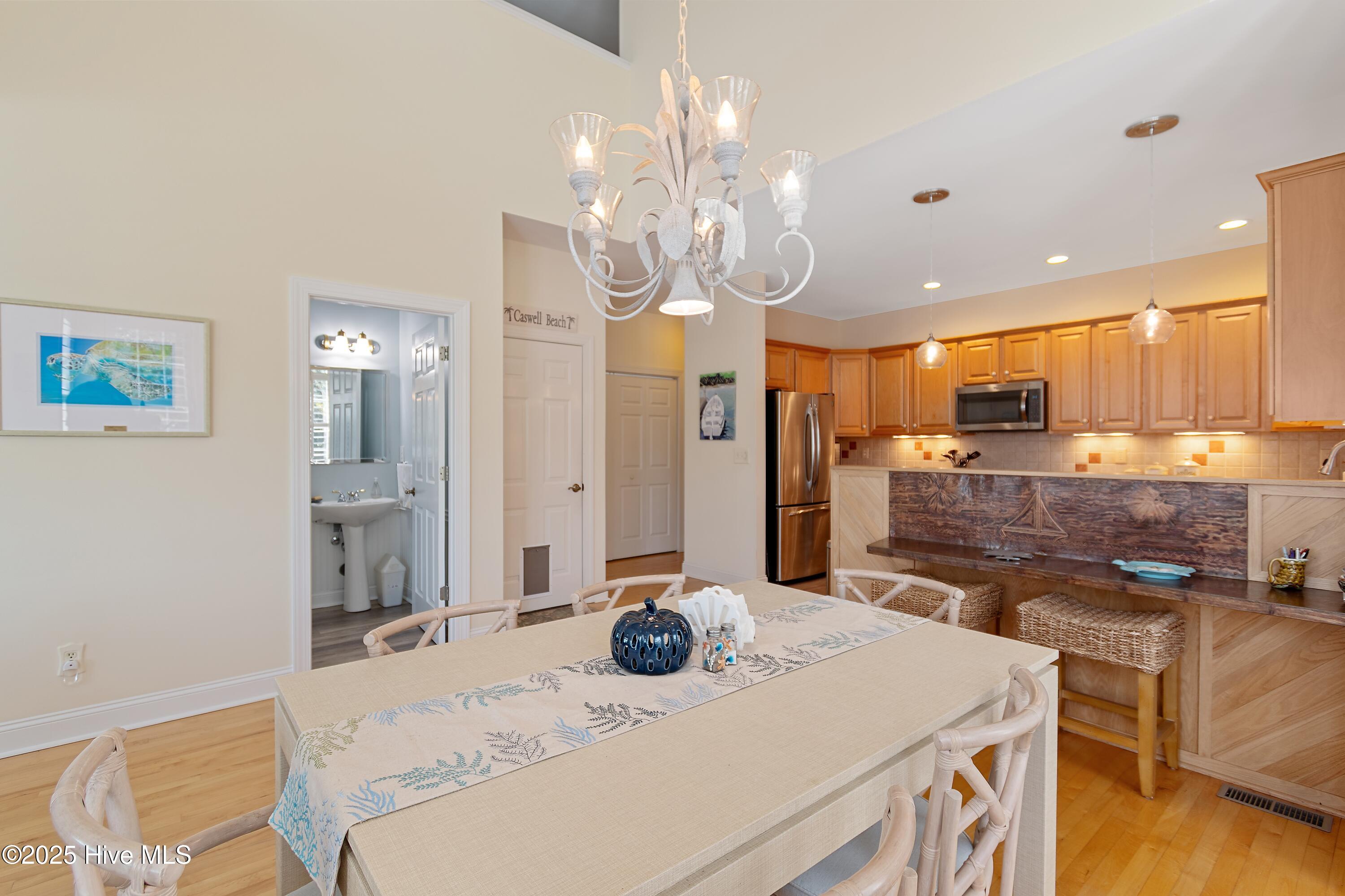 100533940 | Photo 15