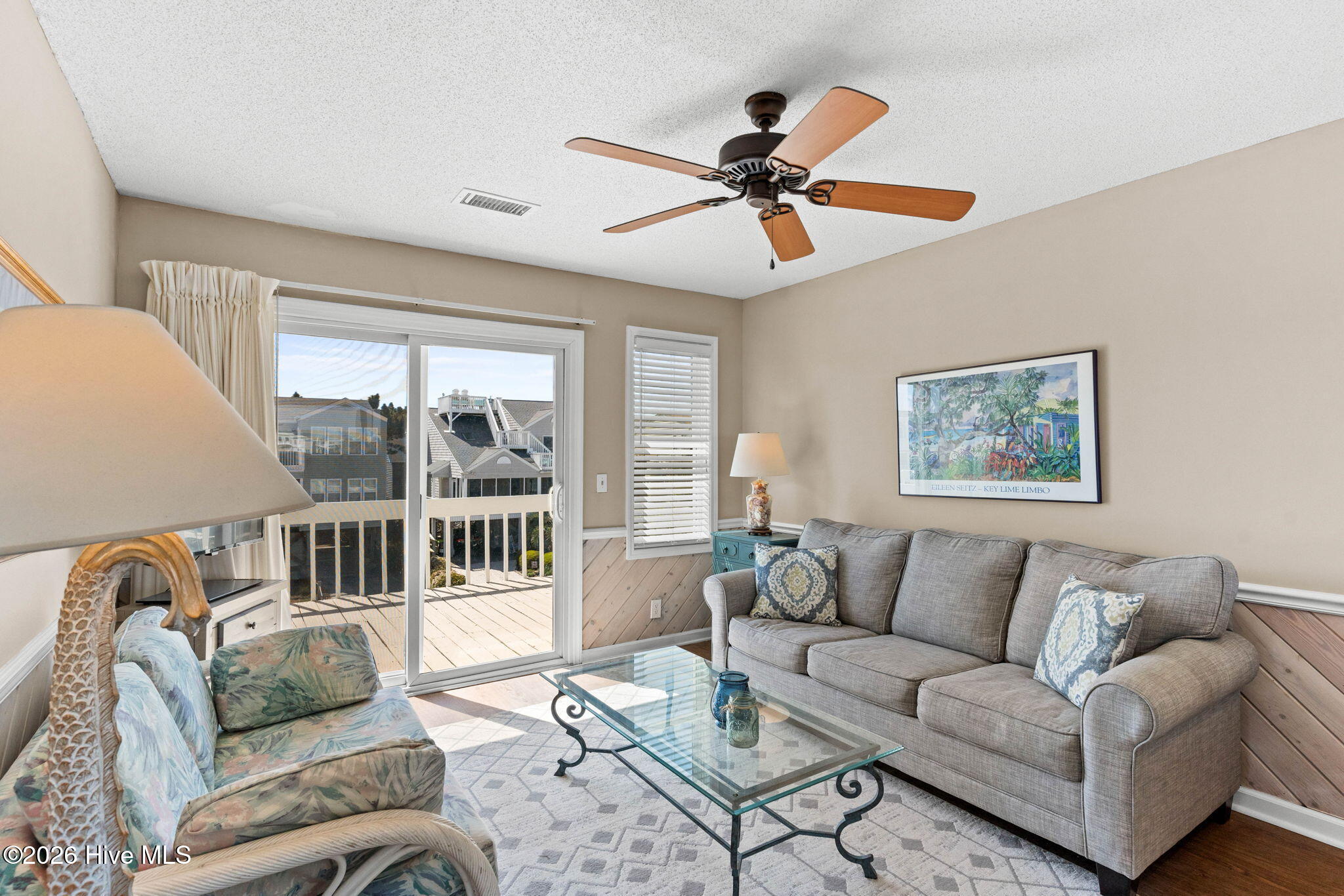 100566537 | Photo 31