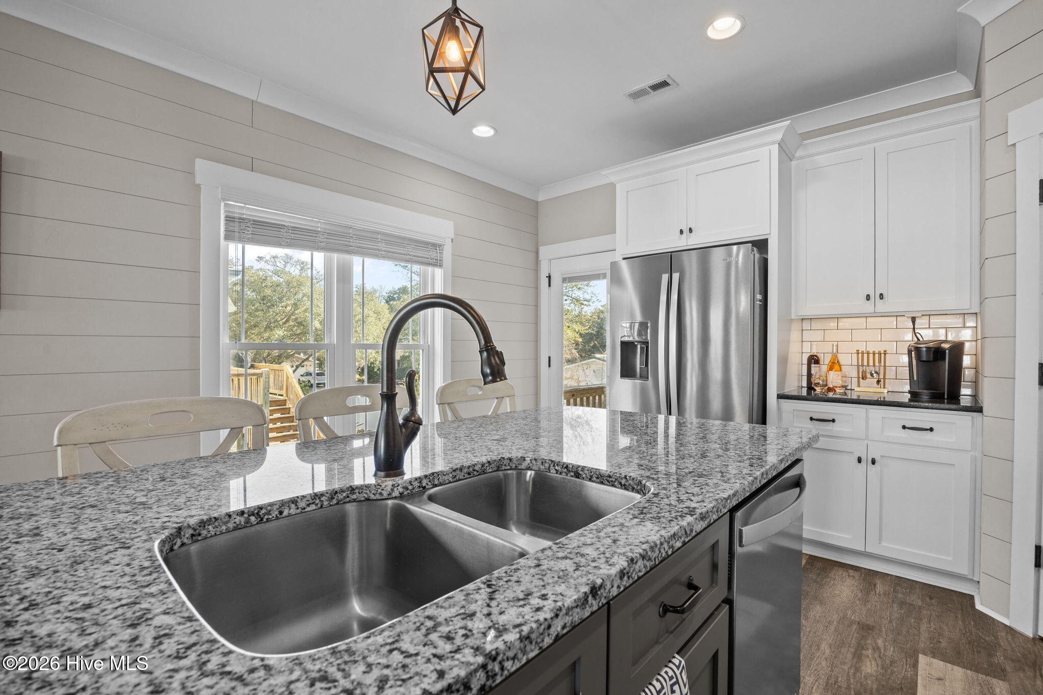 100548443 | Photo 21