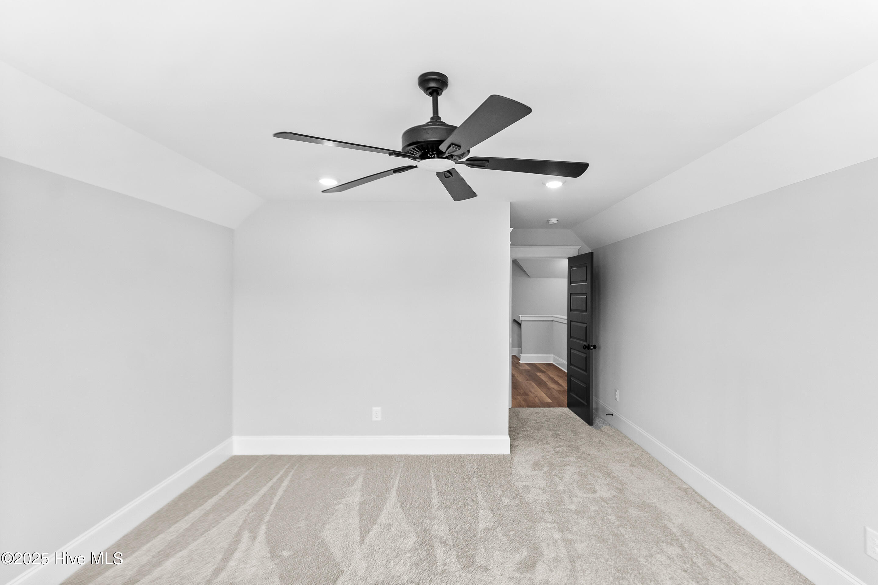 100526022 | Photo 32