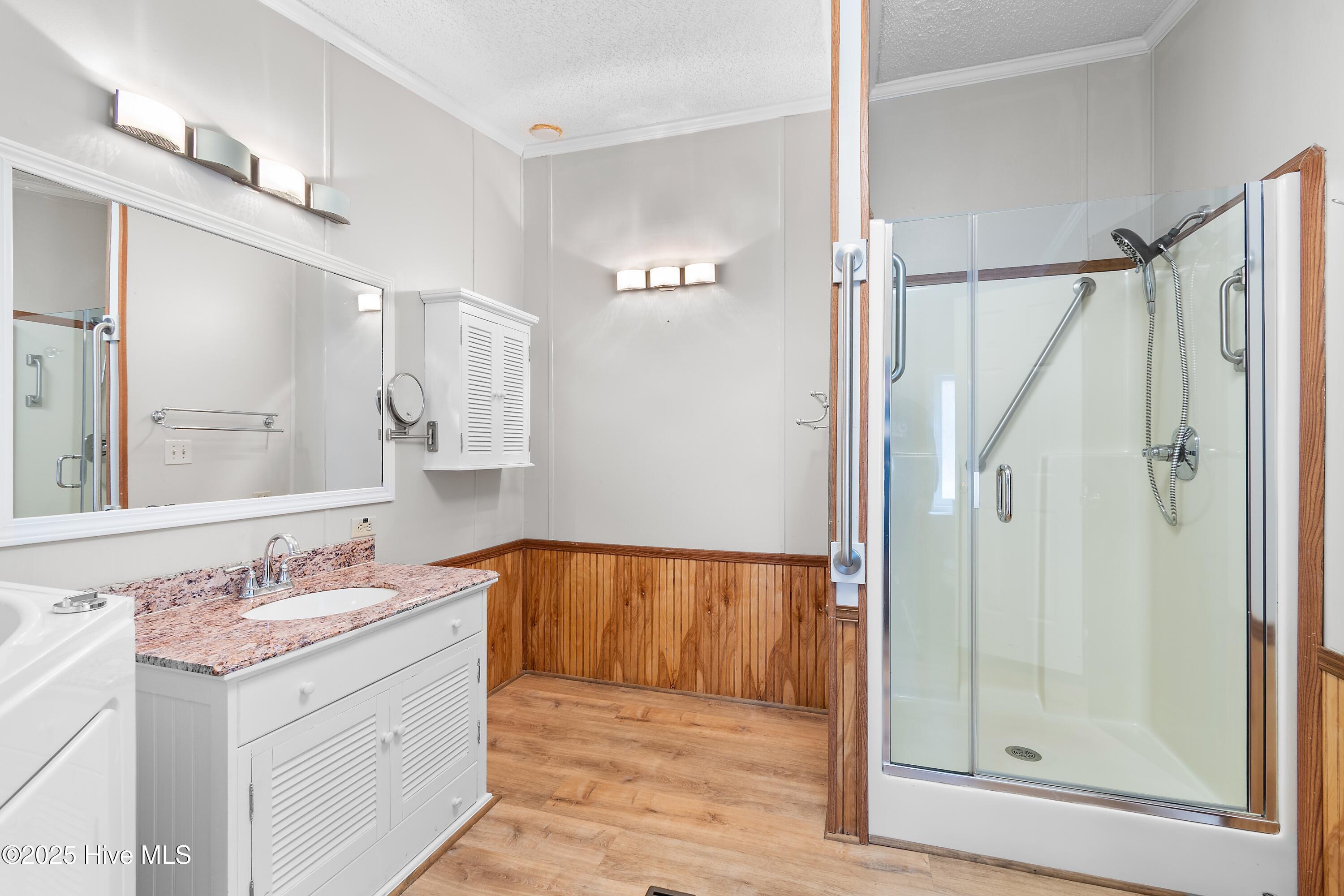 100538927 | Photo 25