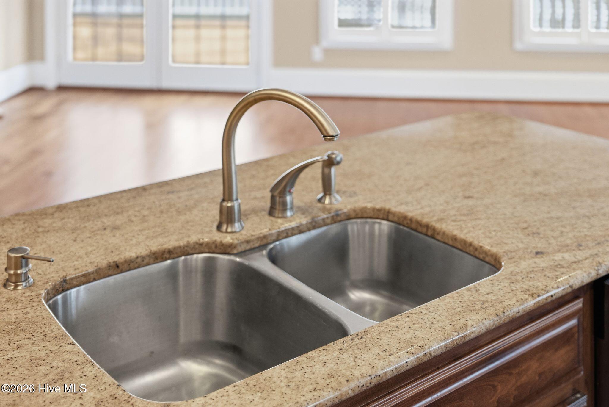 100565083 | Photo 18