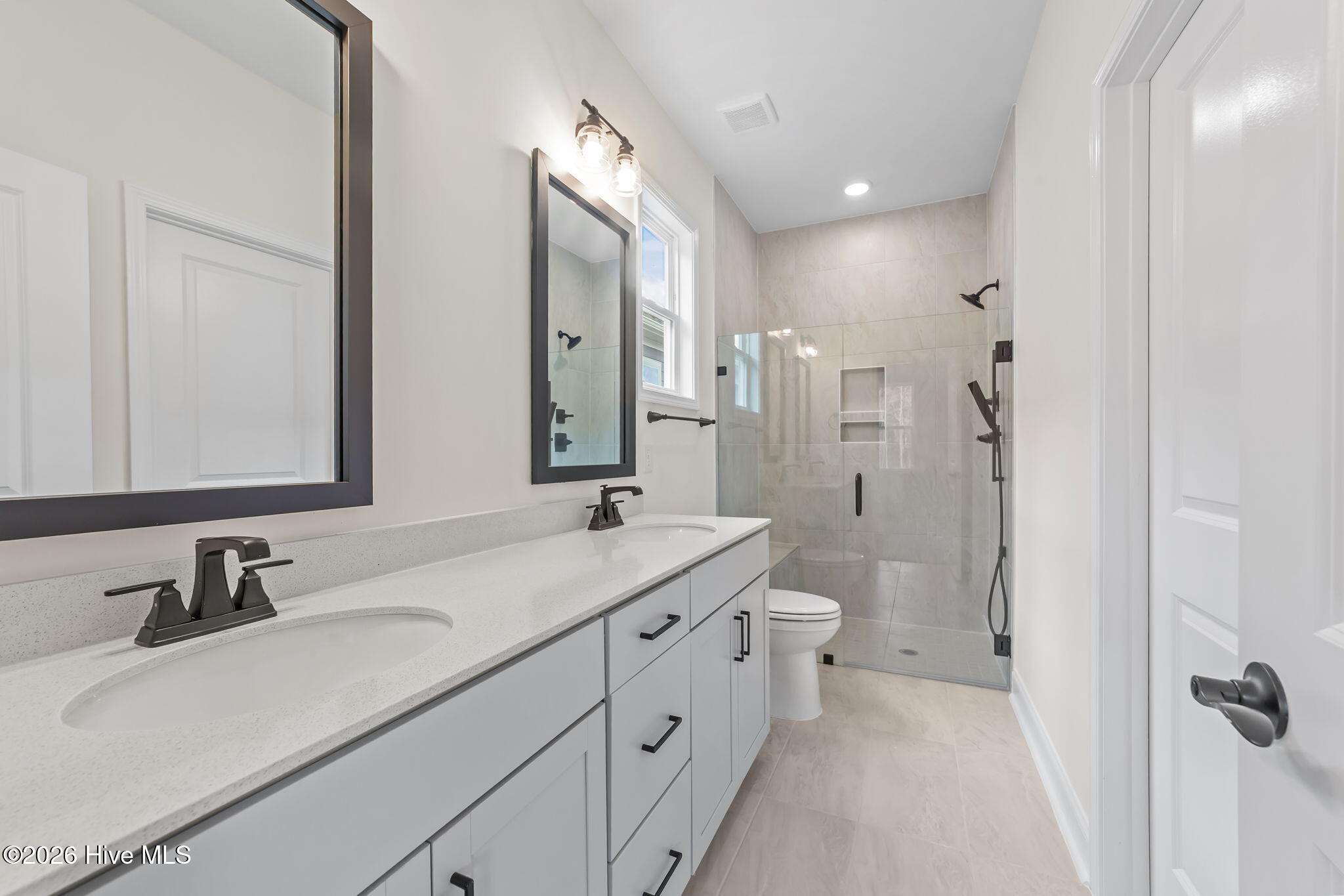 100536001 | Photo 15