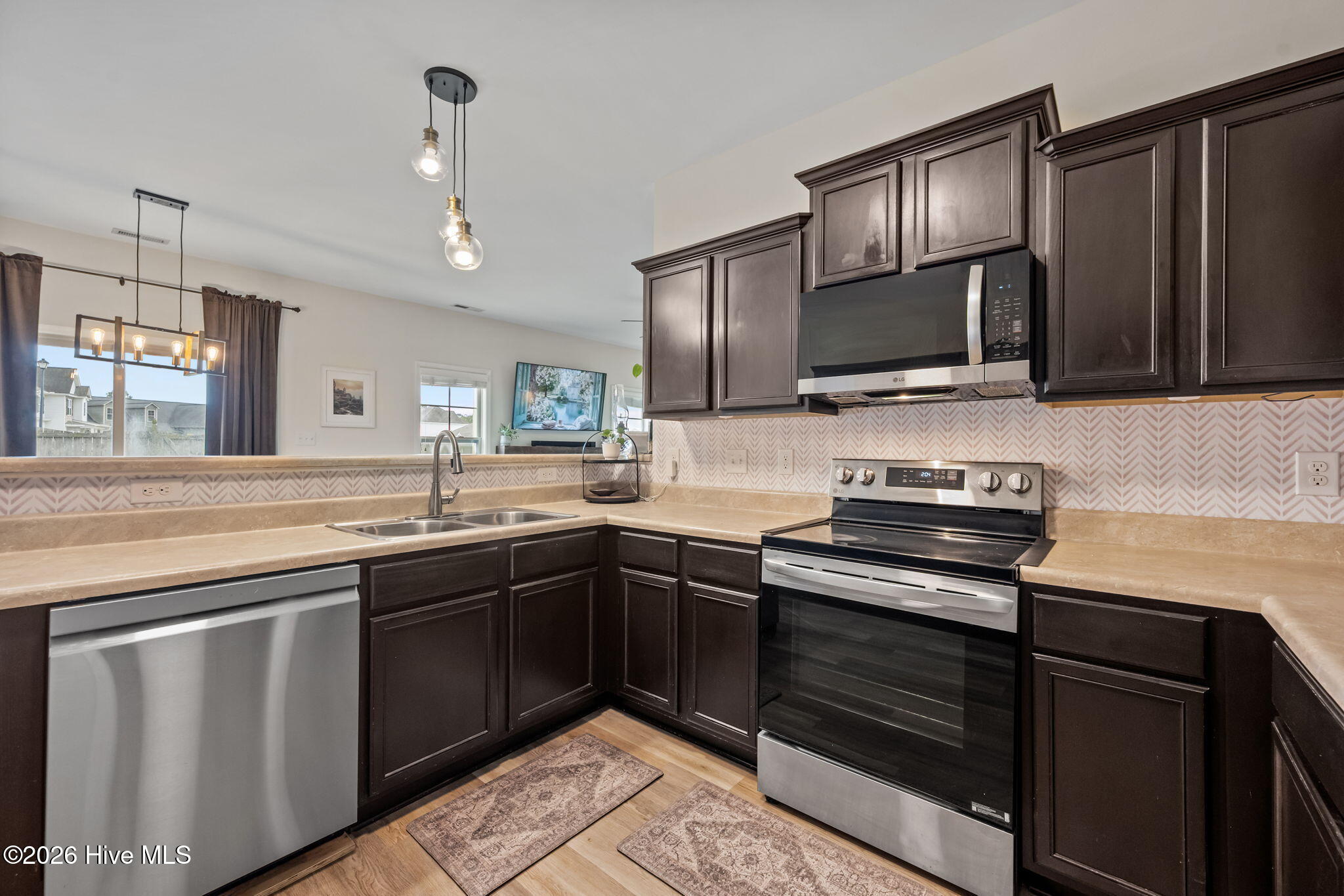 100567212 | Photo 11