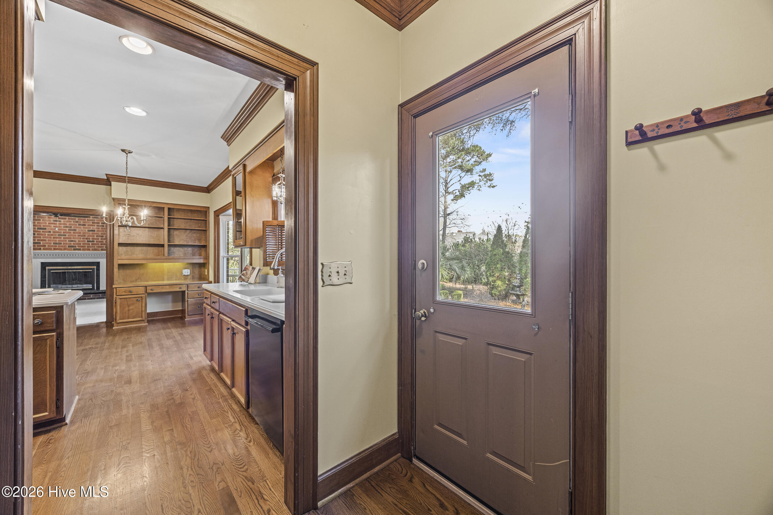 100560704 | Photo 35