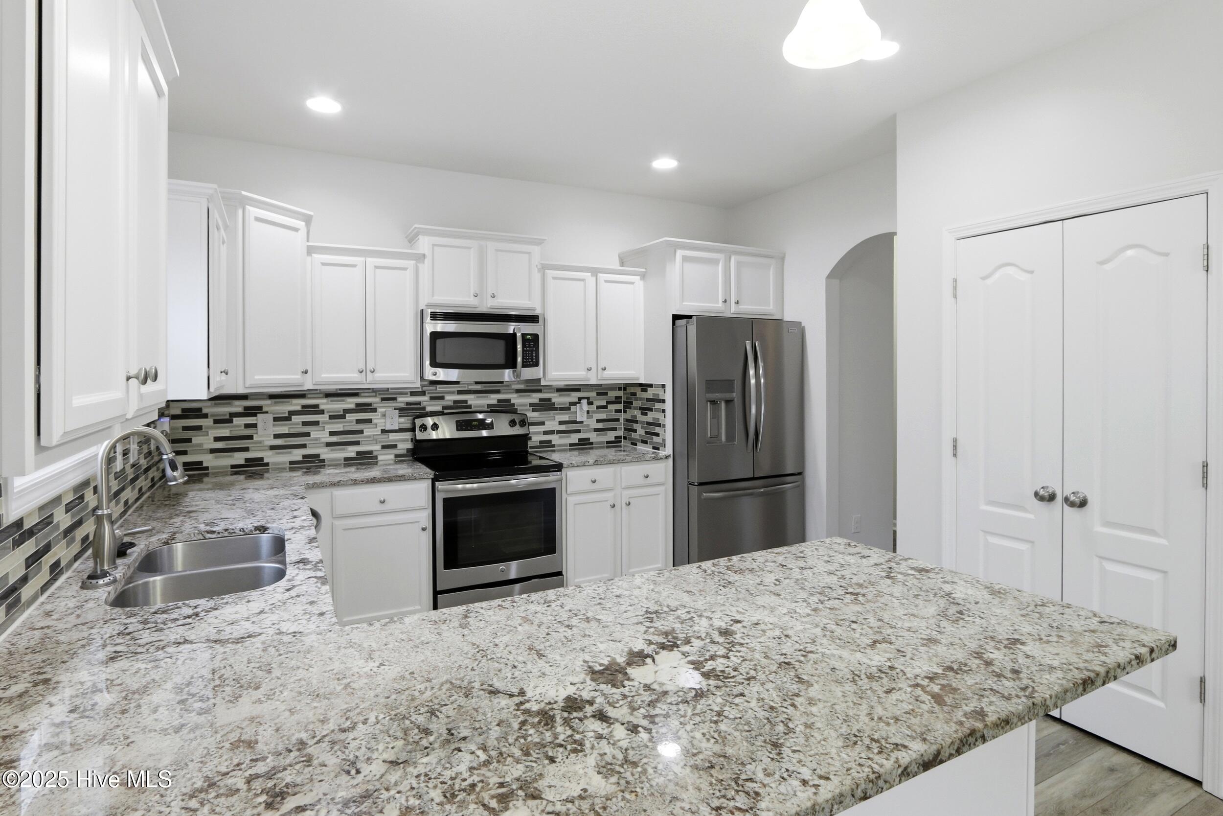 100545601 | Photo 19