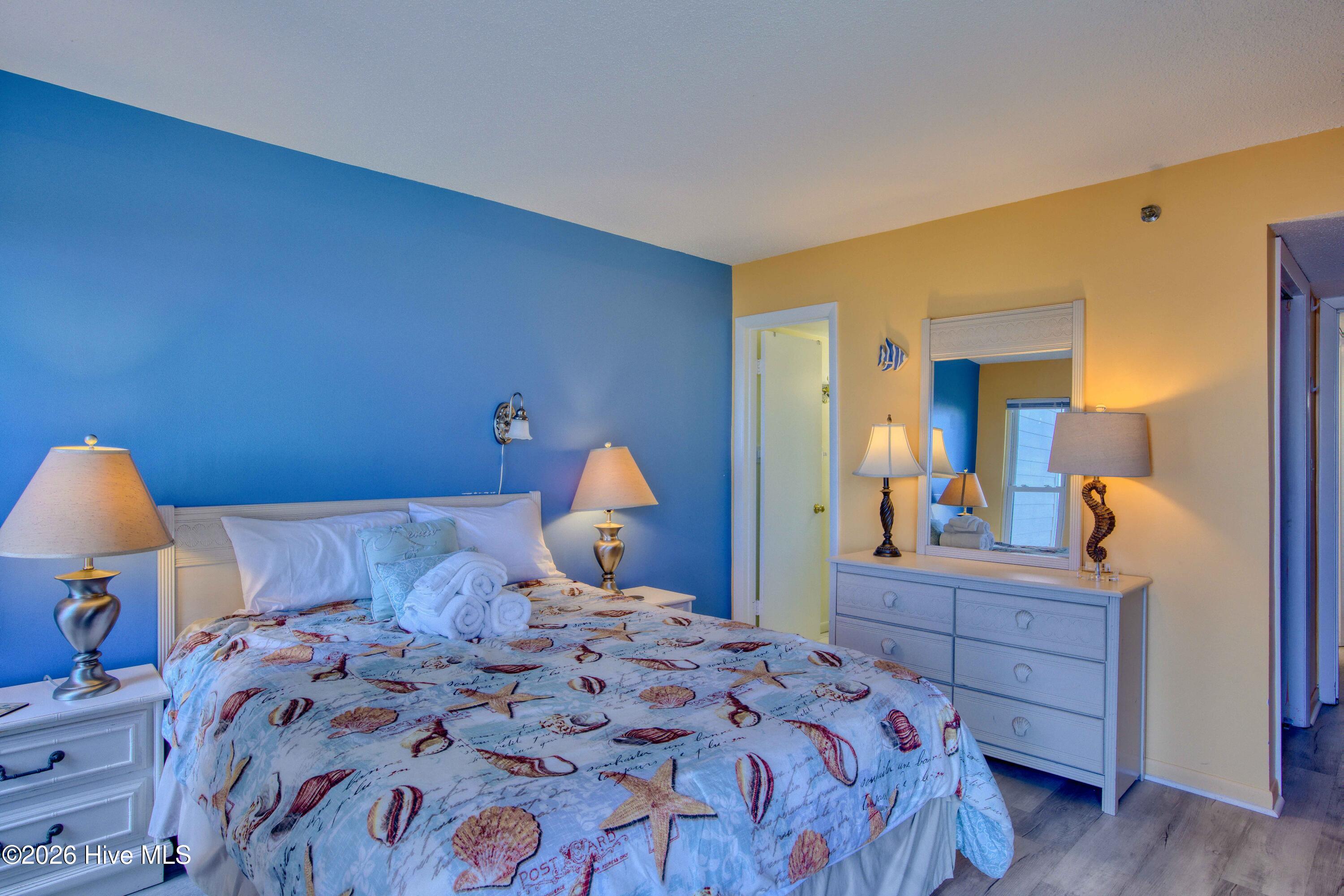 100560389 | Photo 18