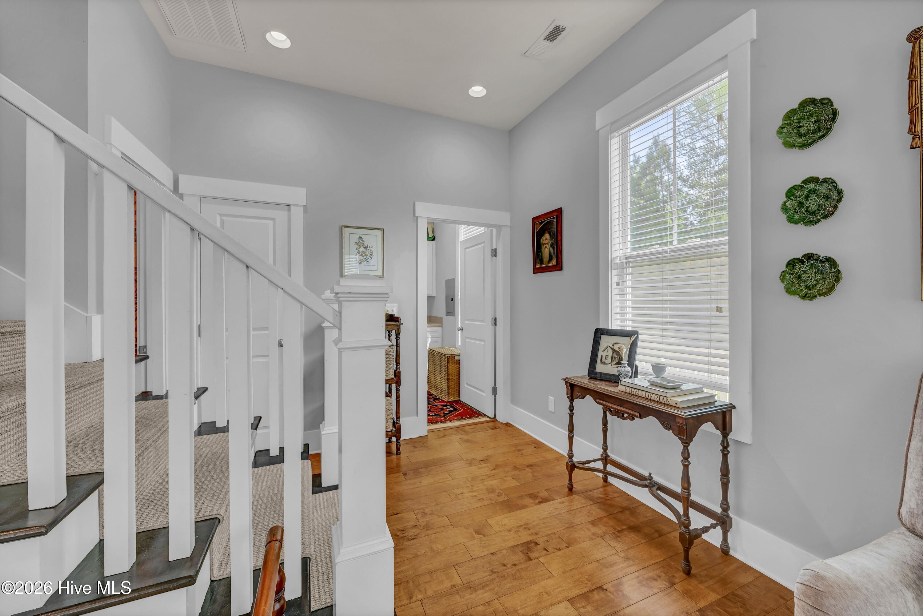 100567023 | Photo 13