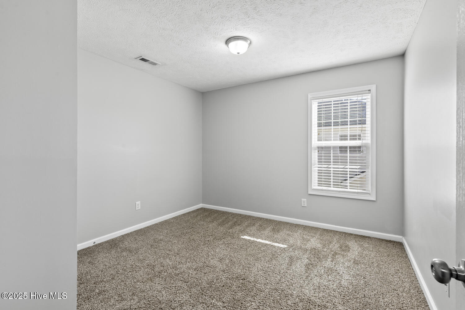 100540100 | Photo 20