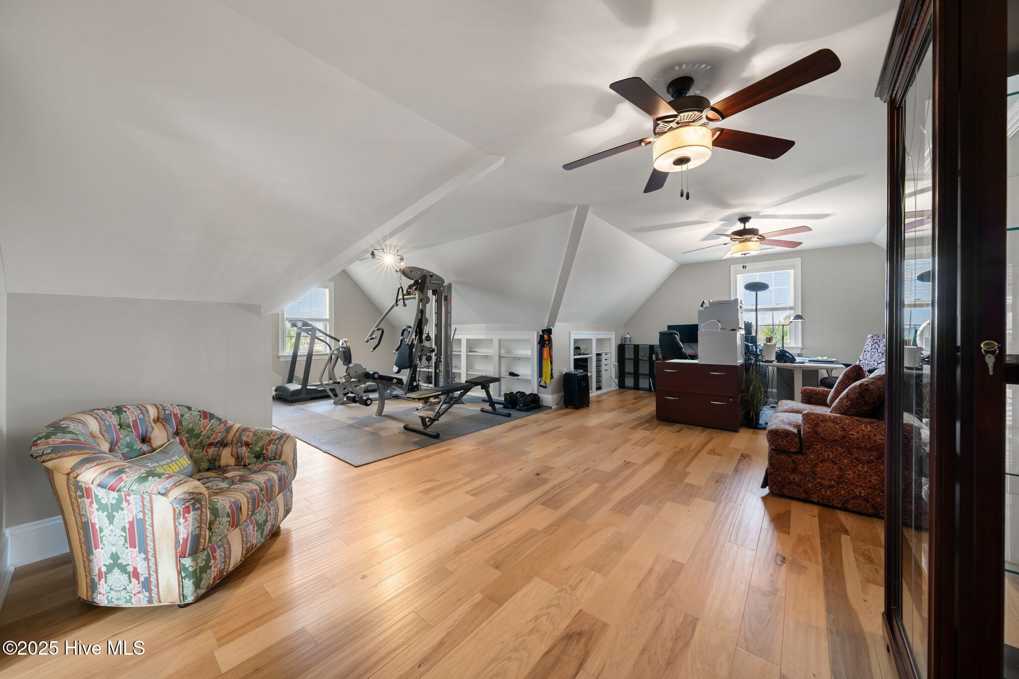 100544684 | Photo 51