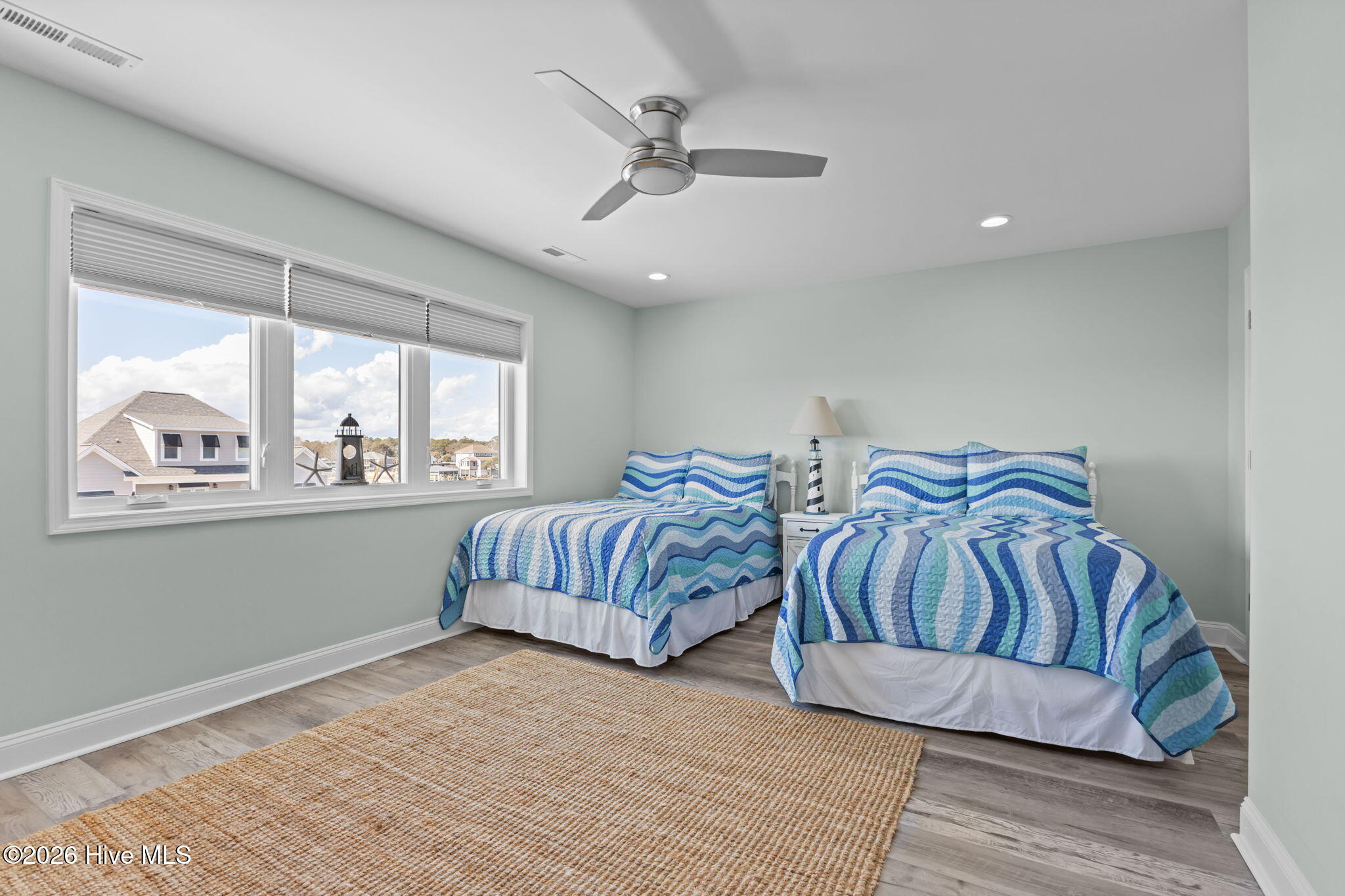 100559740 | Photo 40