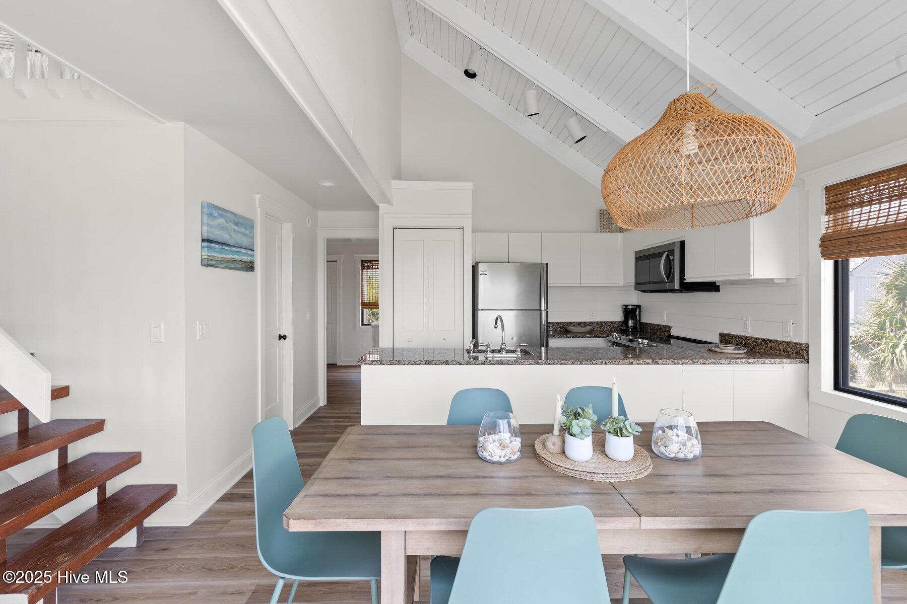 100540785 | Photo 16